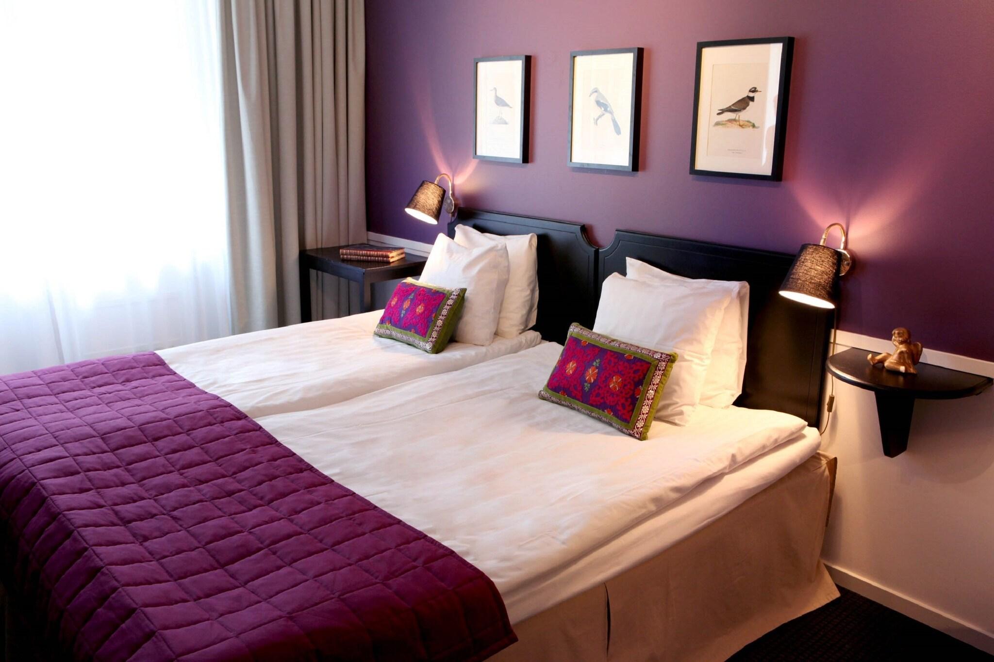 Family Room Queen Size Bed