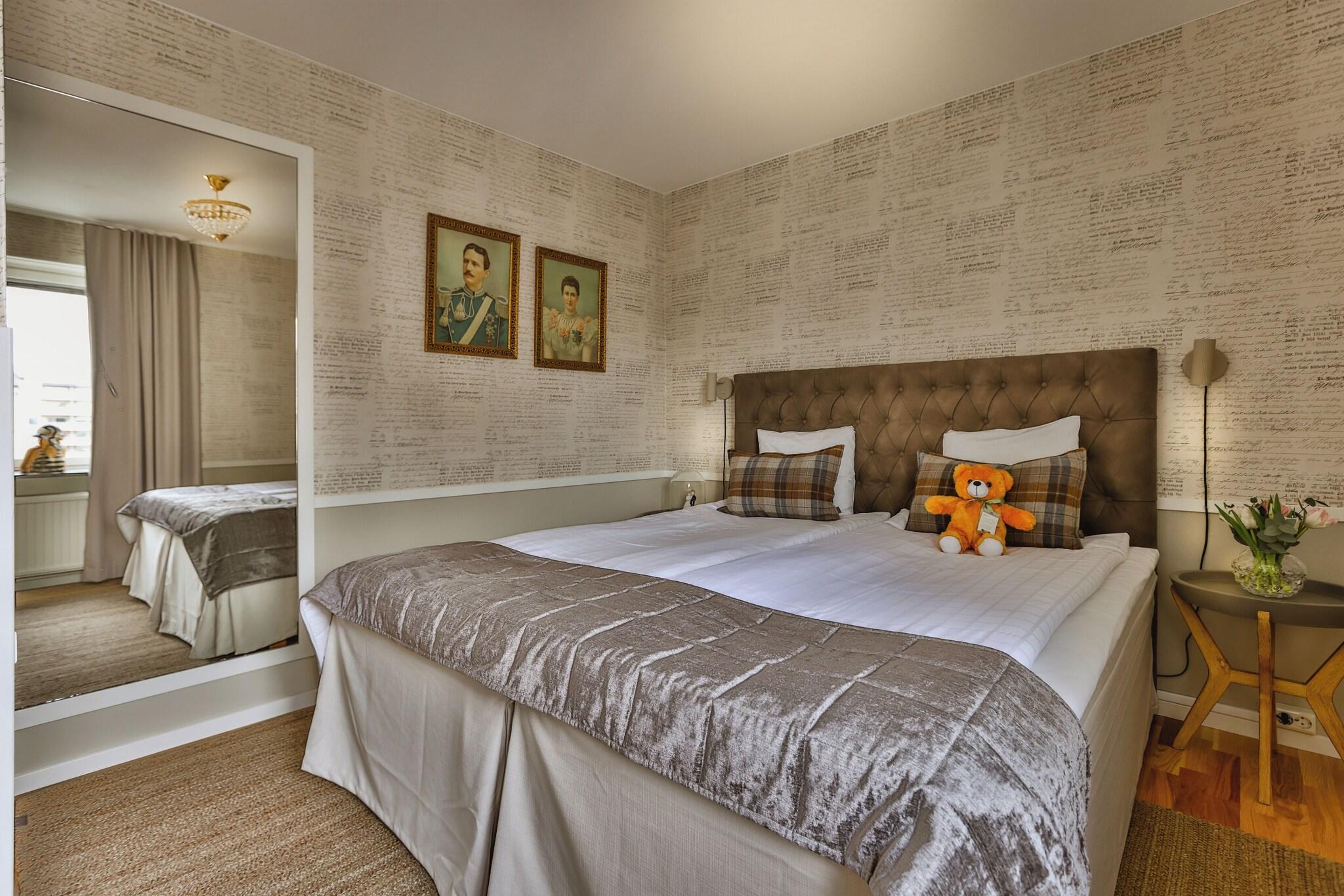 Family Room Queen Size Bed