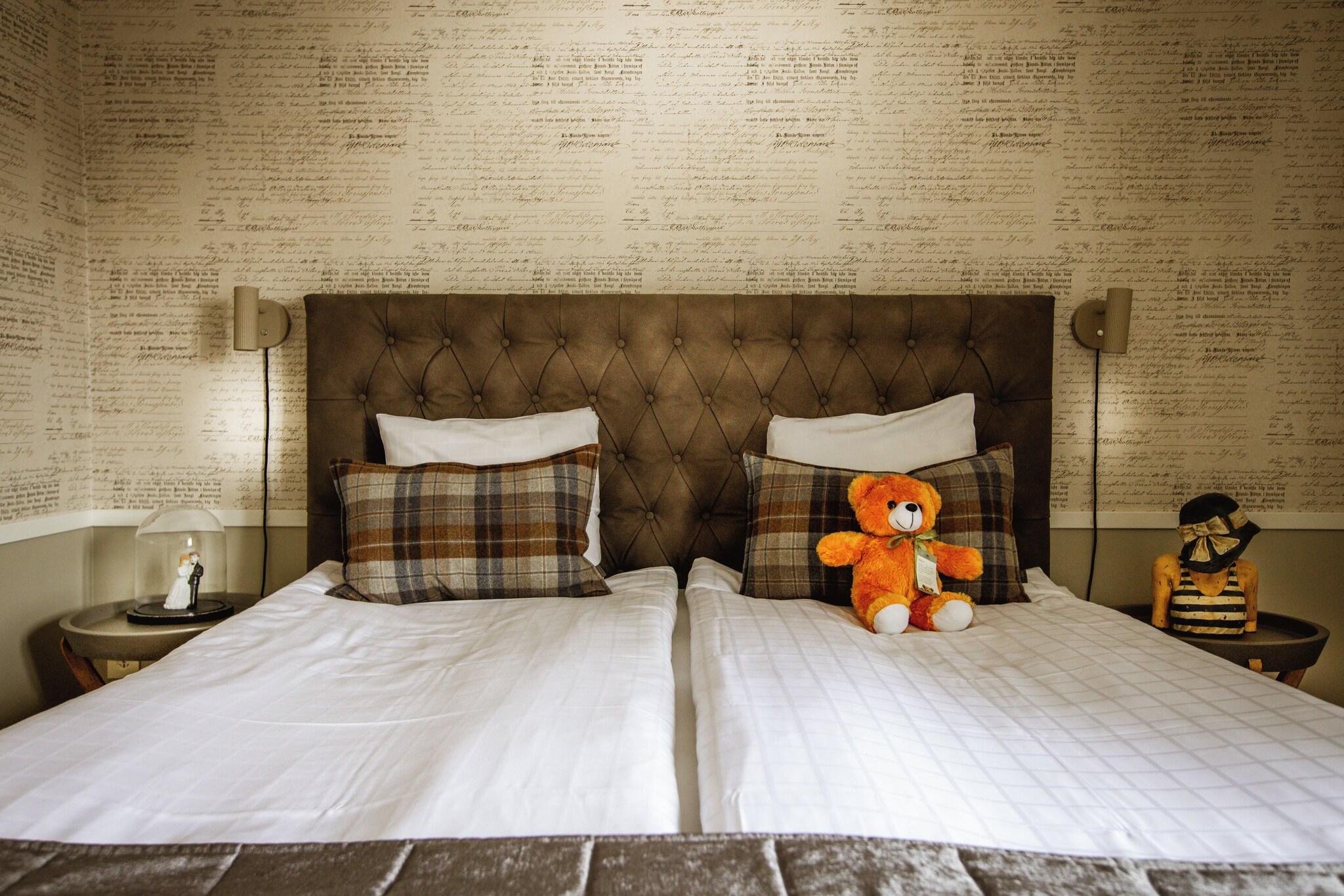 Family Room Queen Size Bed