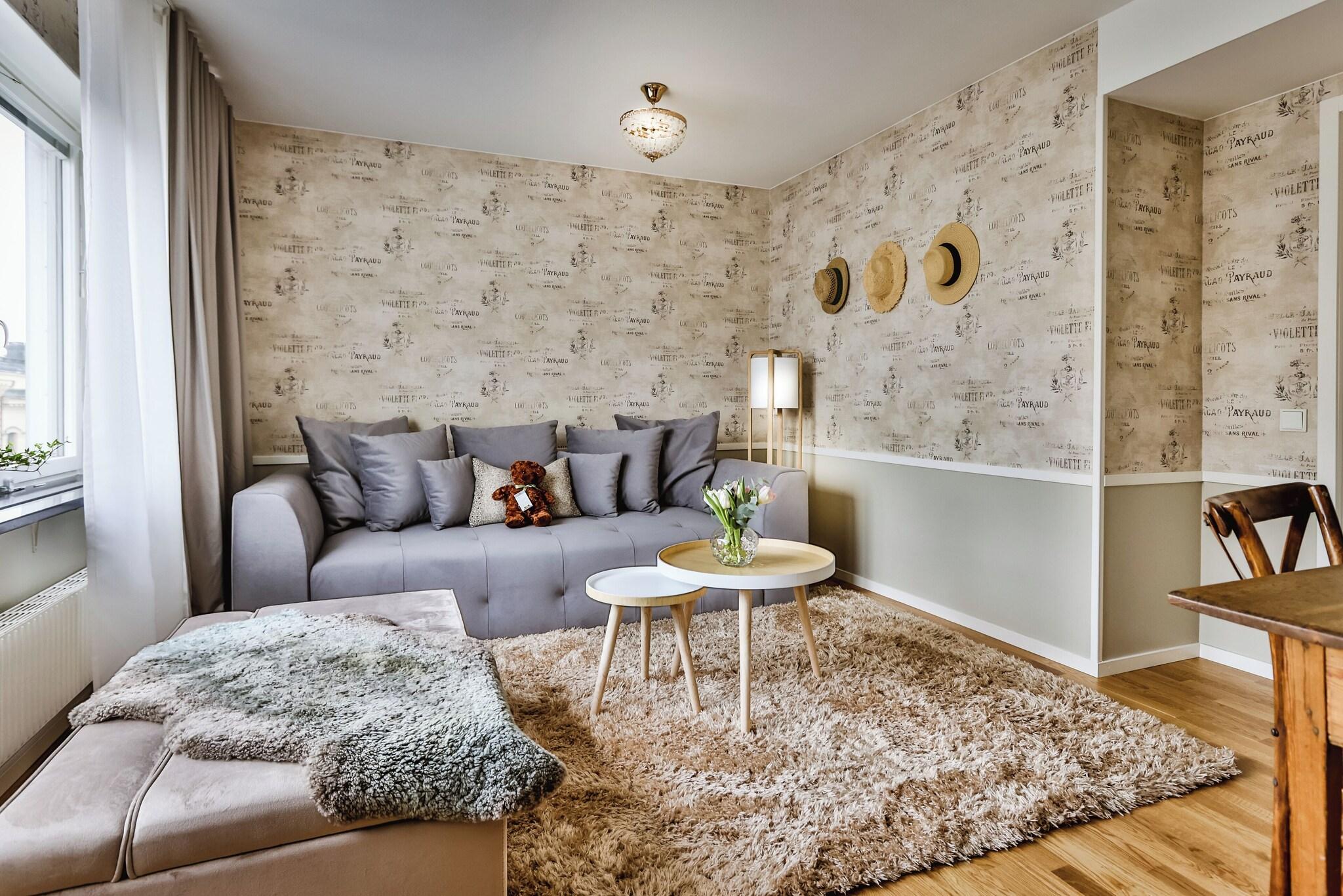 Family Room Queen Size Bed