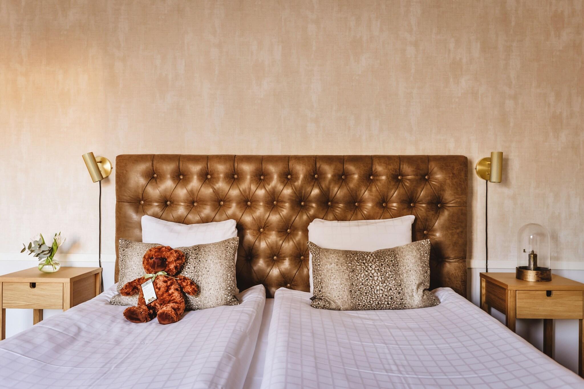 Family Room Queen Size Bed