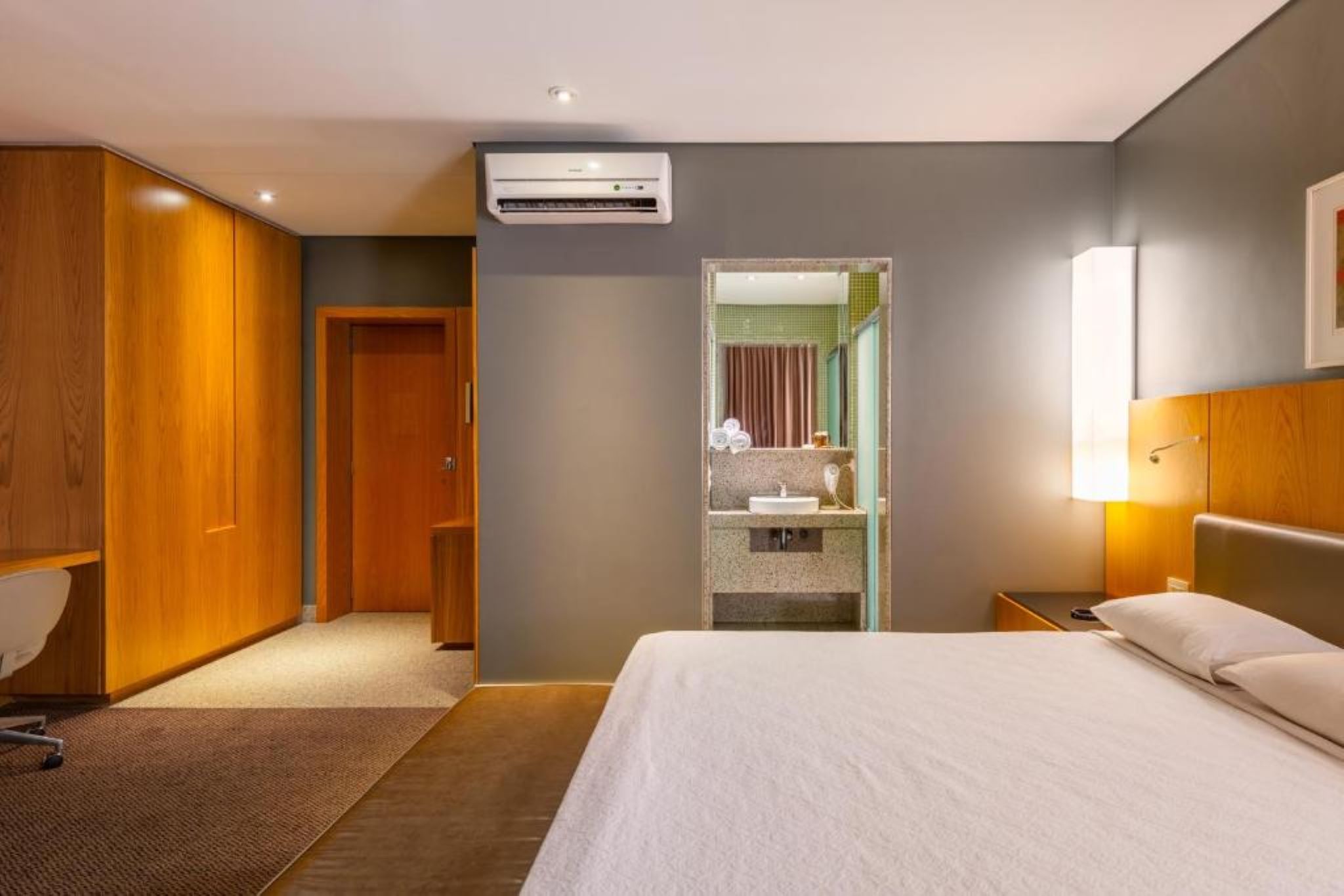 Single Deluxe King Bed