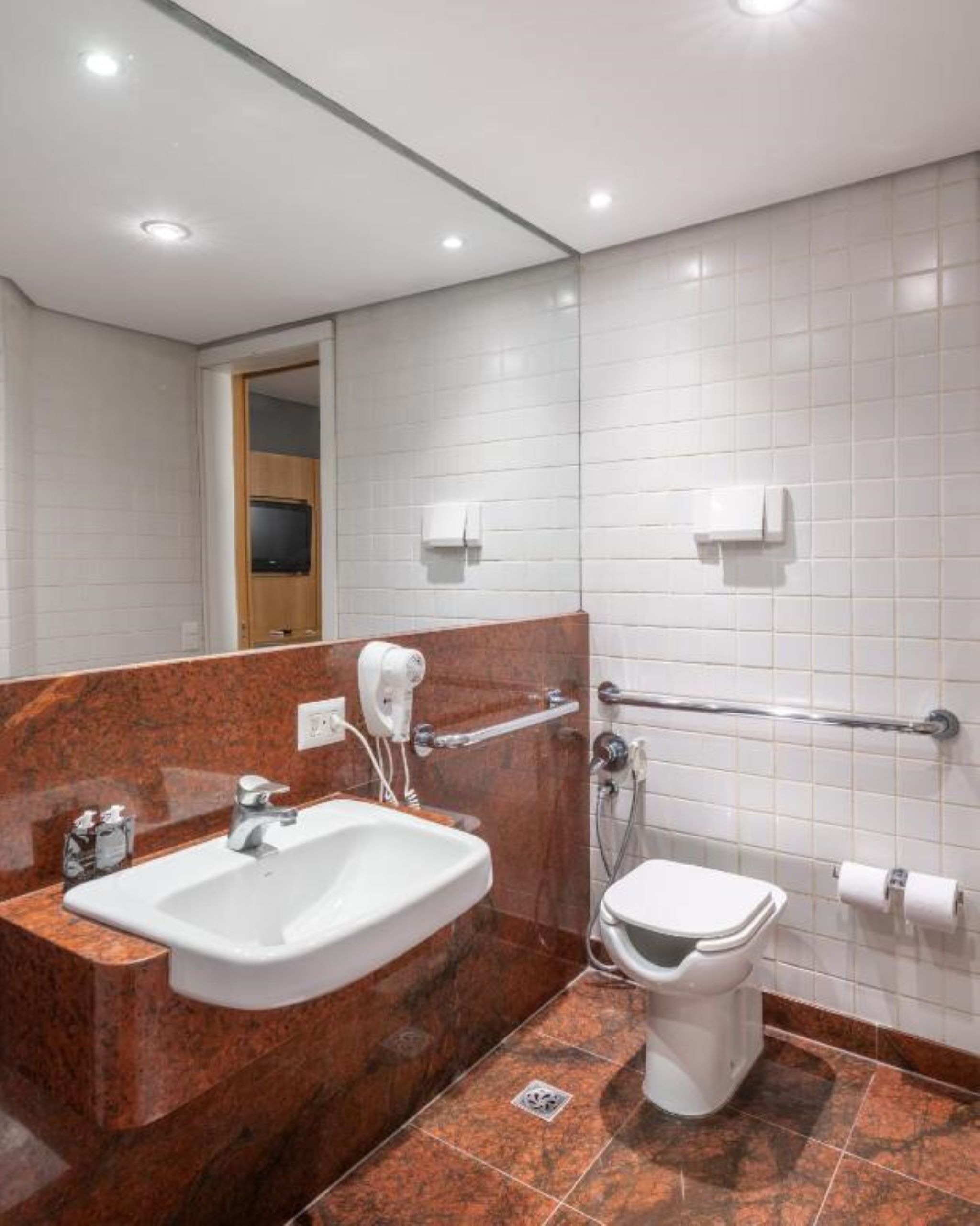 Single Accessible King Size Bed