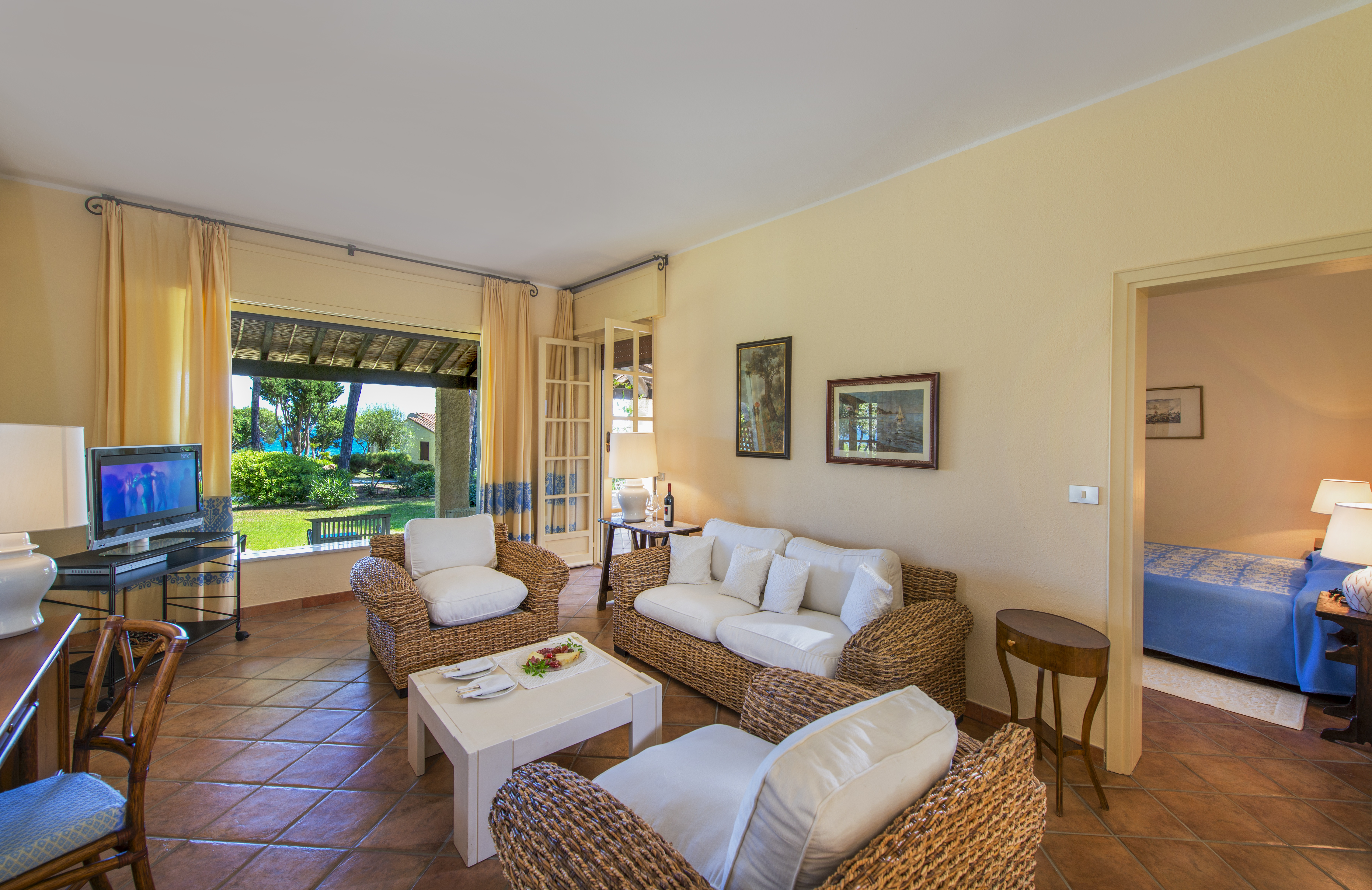 Villa Three Bedrooms Three Bathrooms