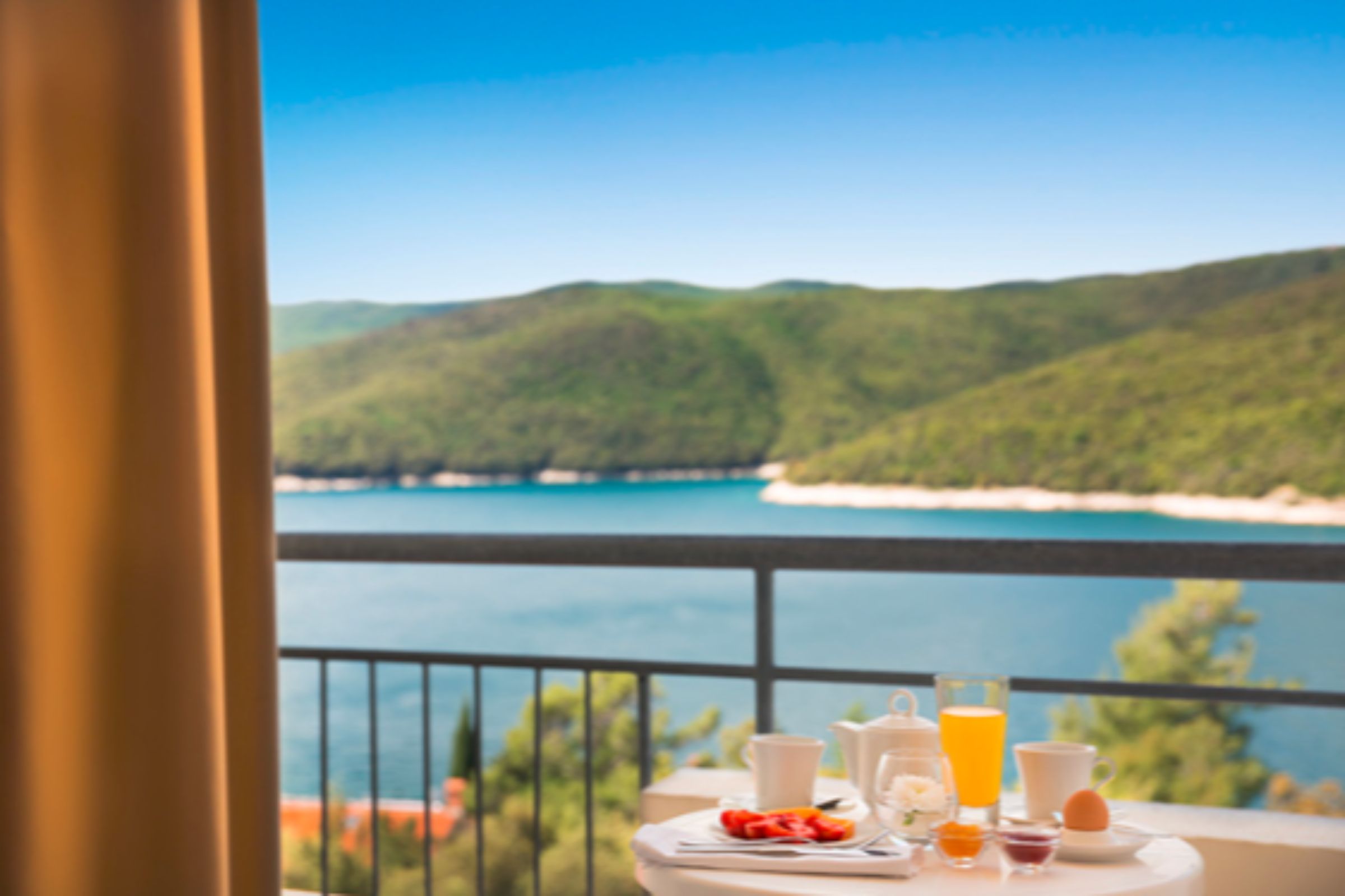 Triple Superior Side Sea View