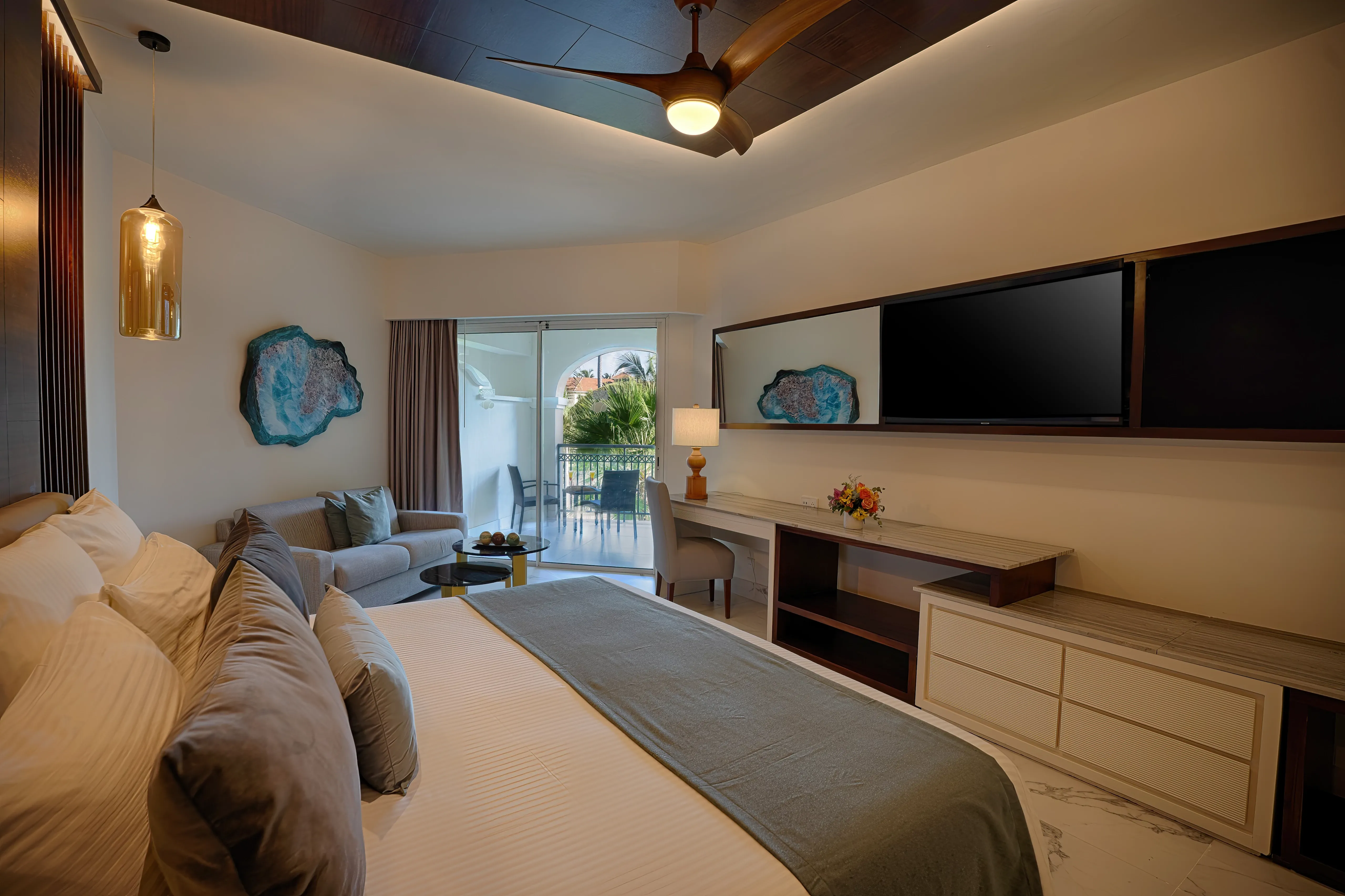 Junior Suite King Size Bed