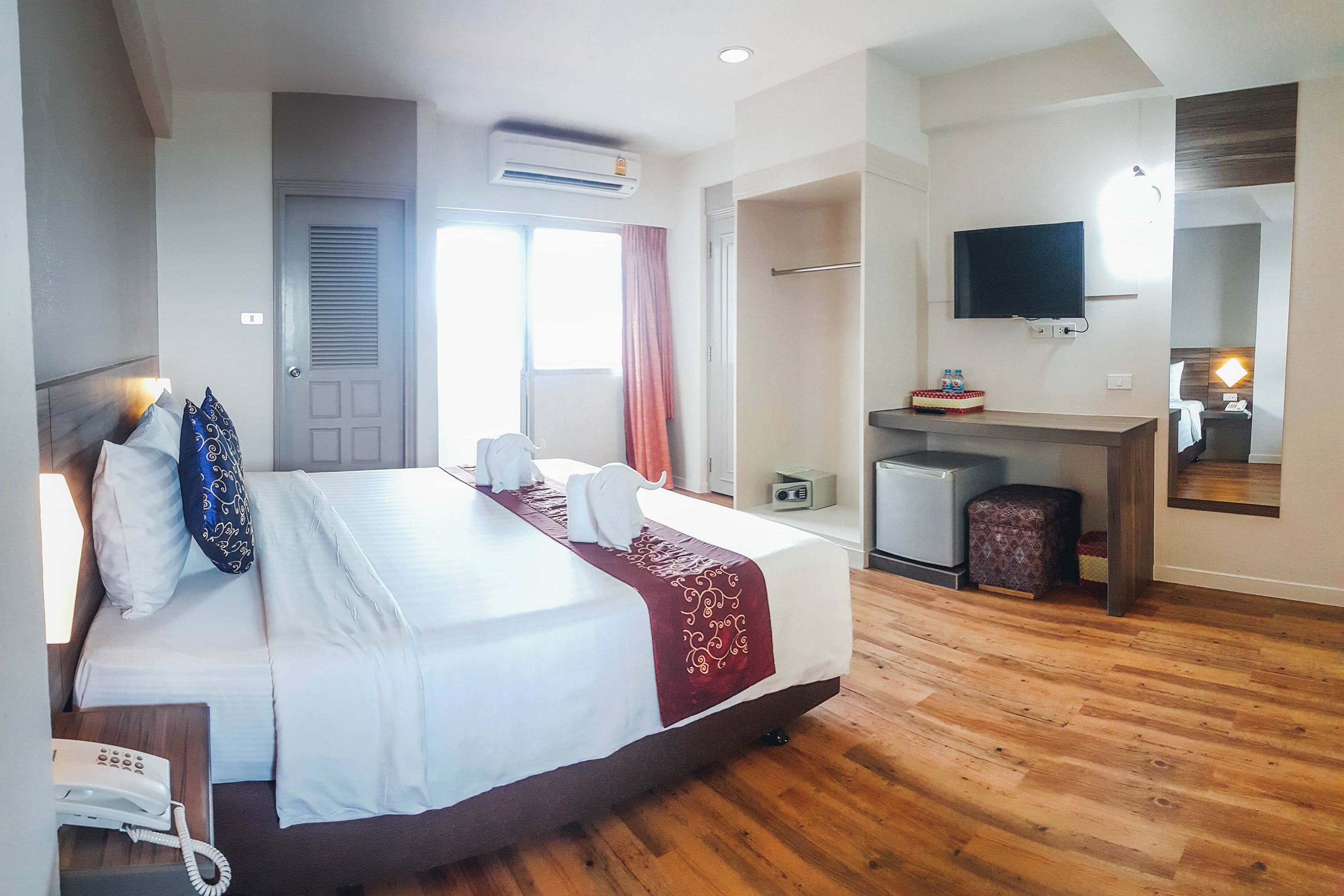 Double Deluxe King Bed