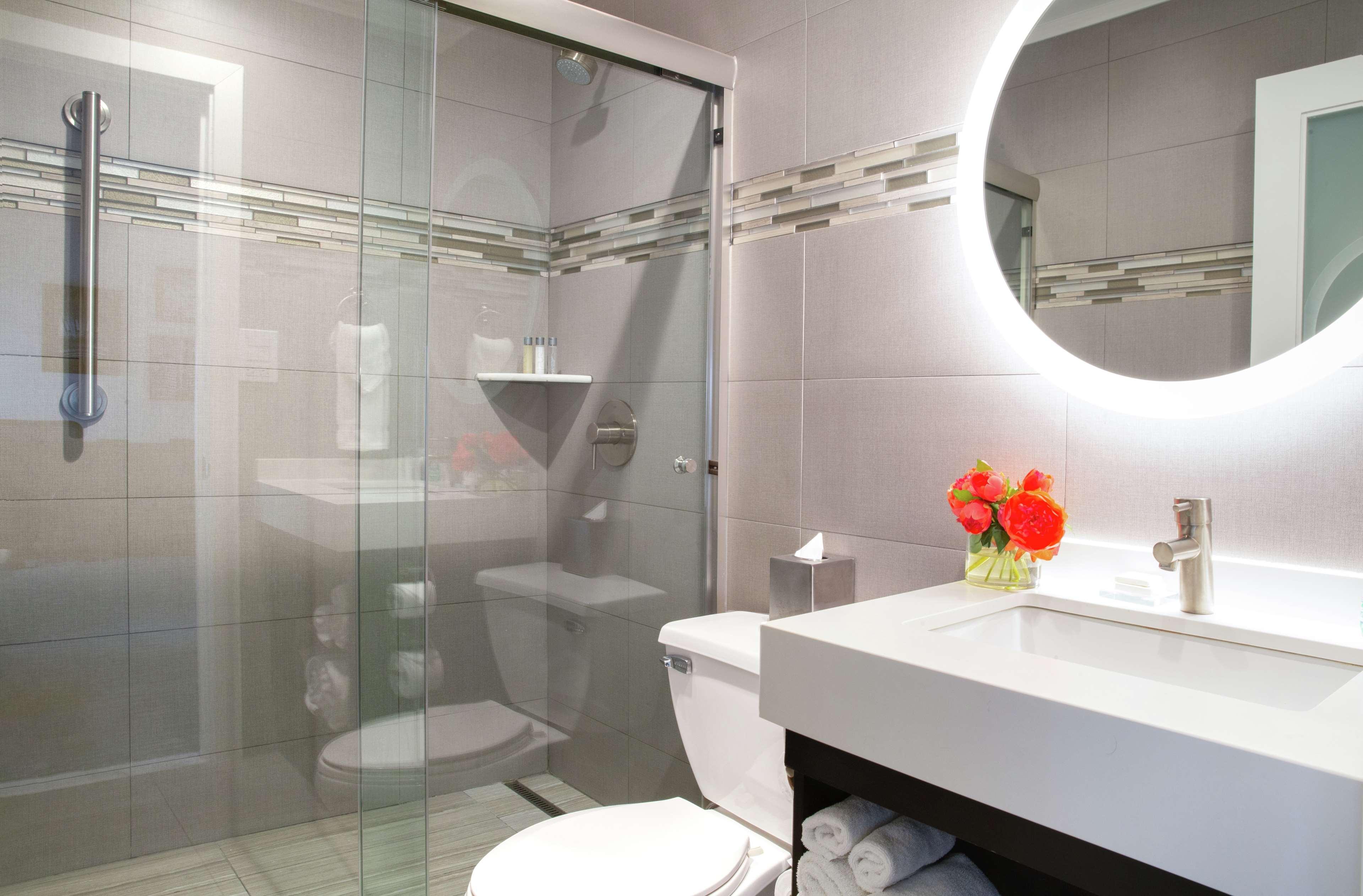 Double Deluxe King Bed