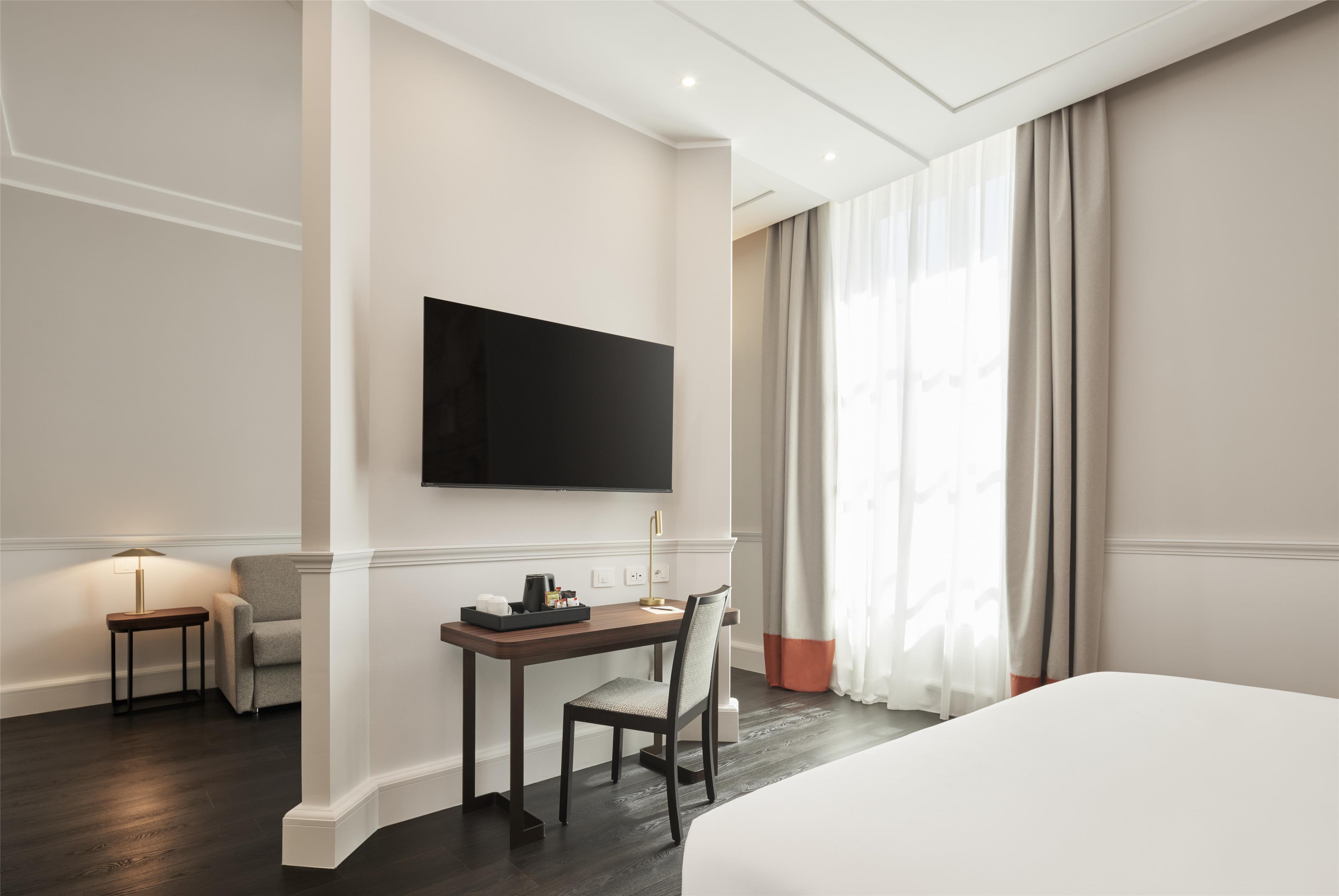 Junior Suite Queen Size Bed