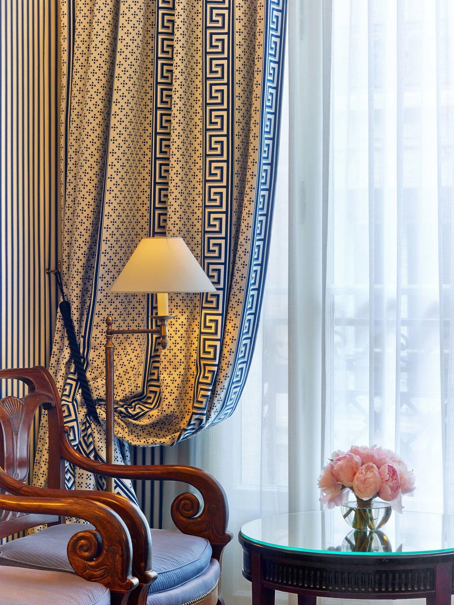 Suite Queen Size Bed