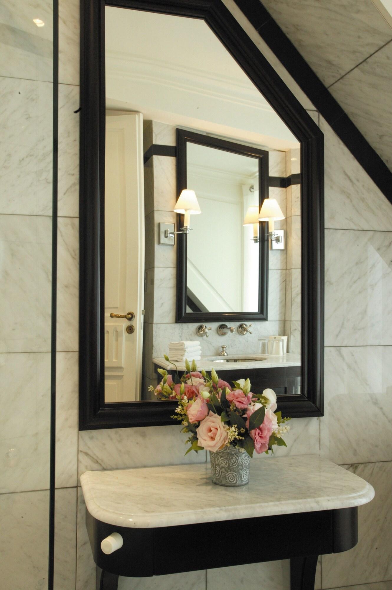 Suite Queen Size Bed