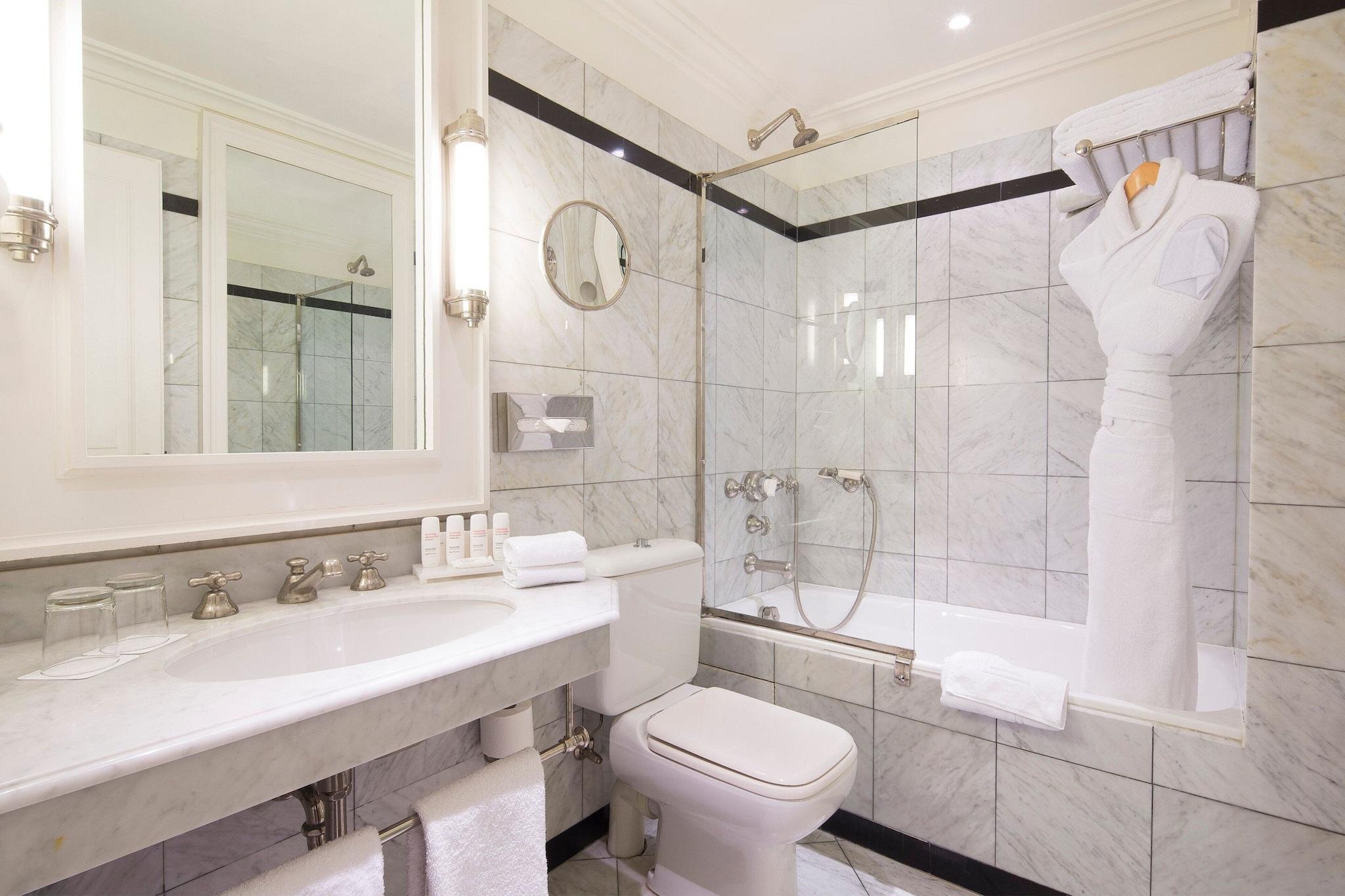 Junior Suite King Size Bed