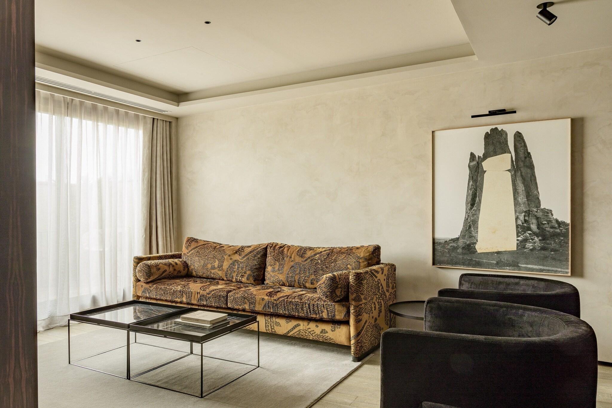 Suite City View King Bed