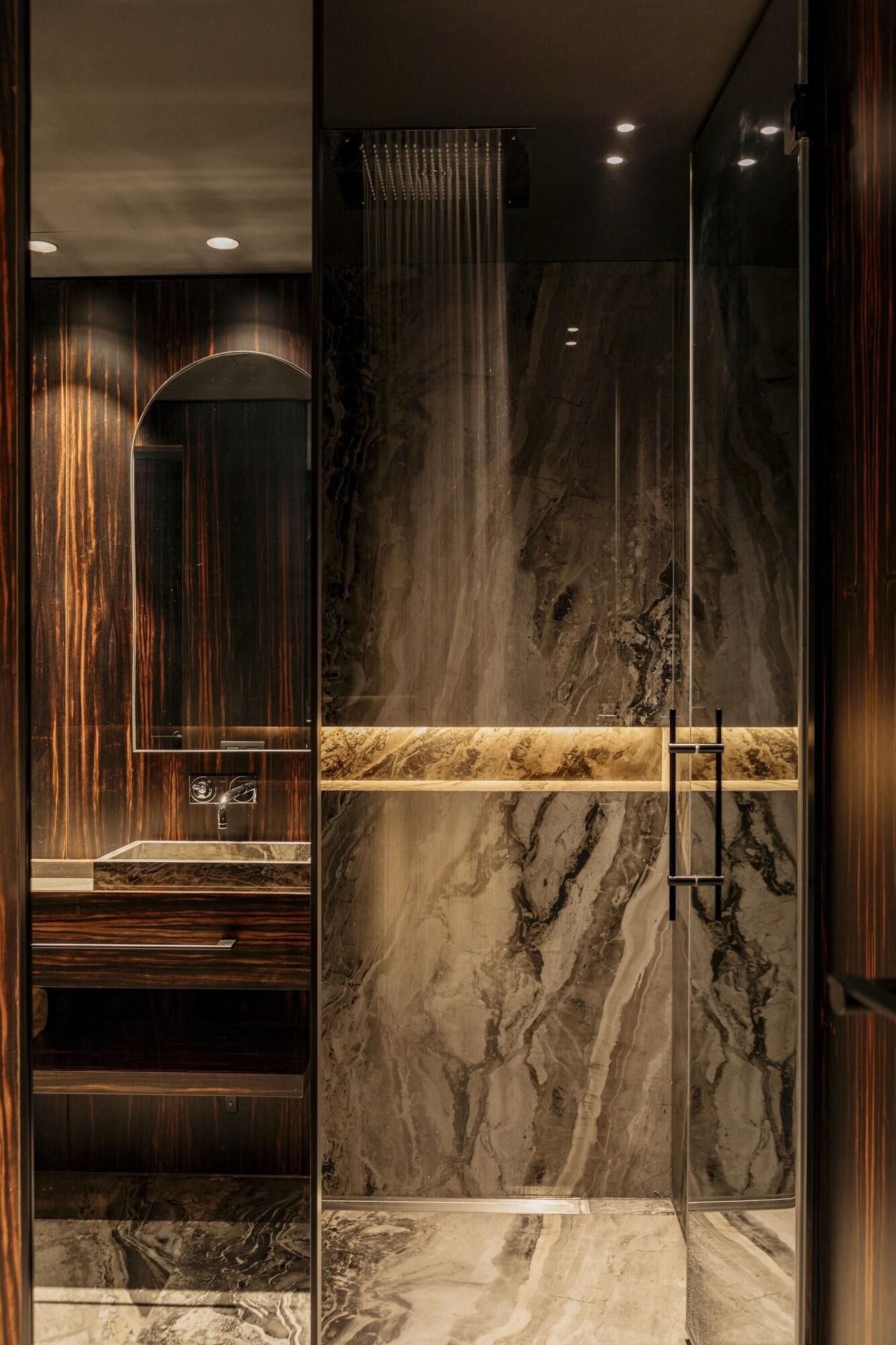 Suite City View King Bed