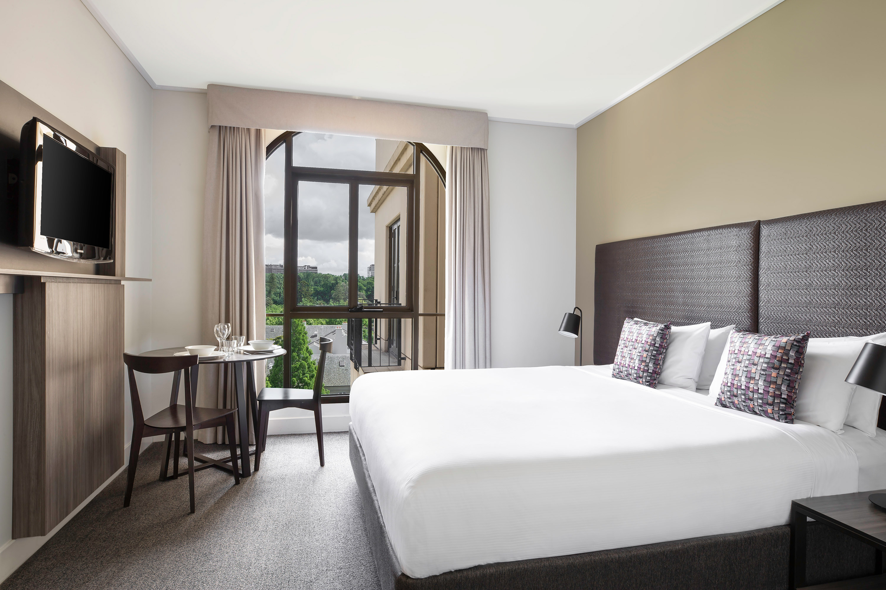 Studio King Size Bed