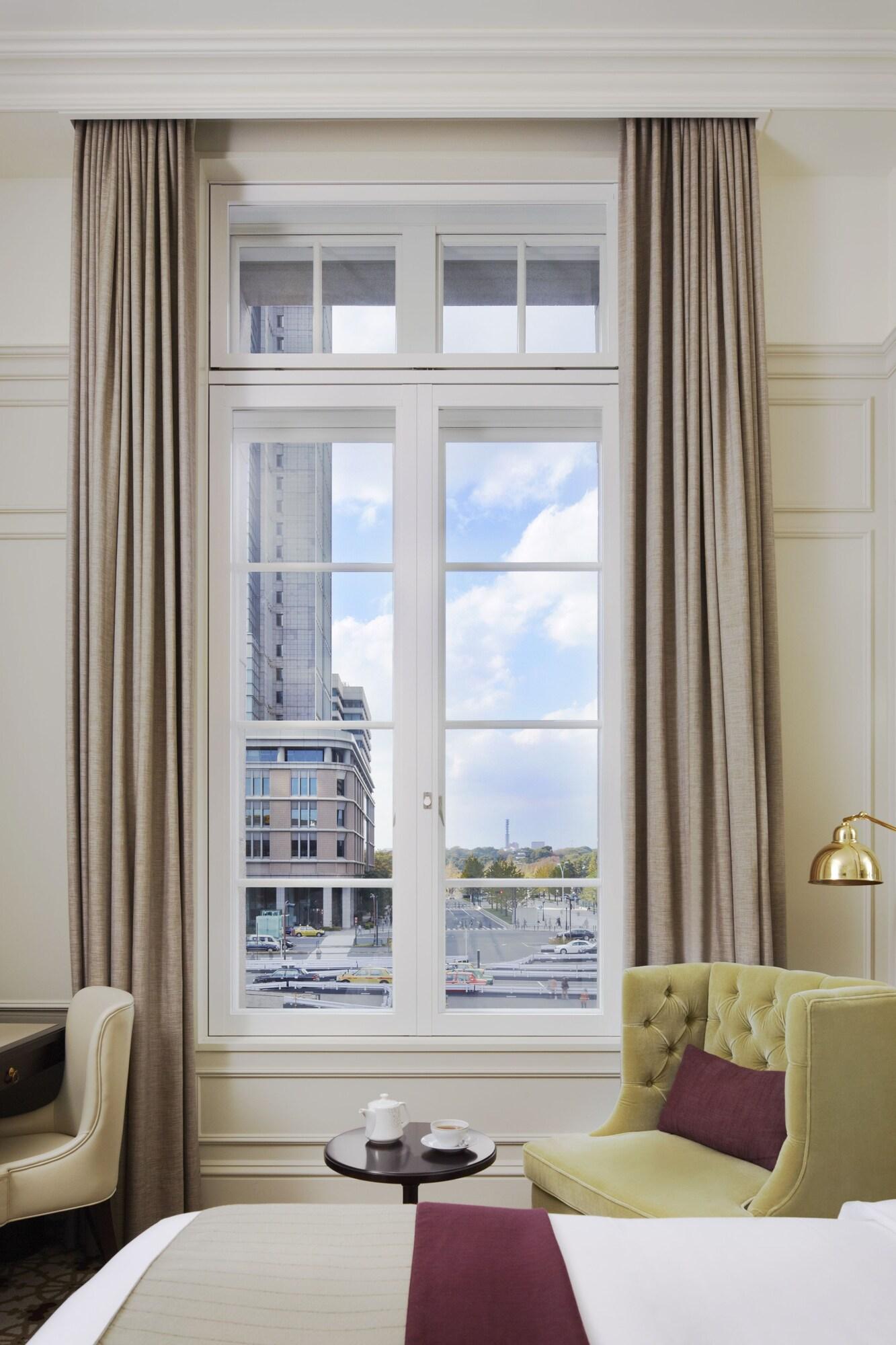 Double City View Queen Bed