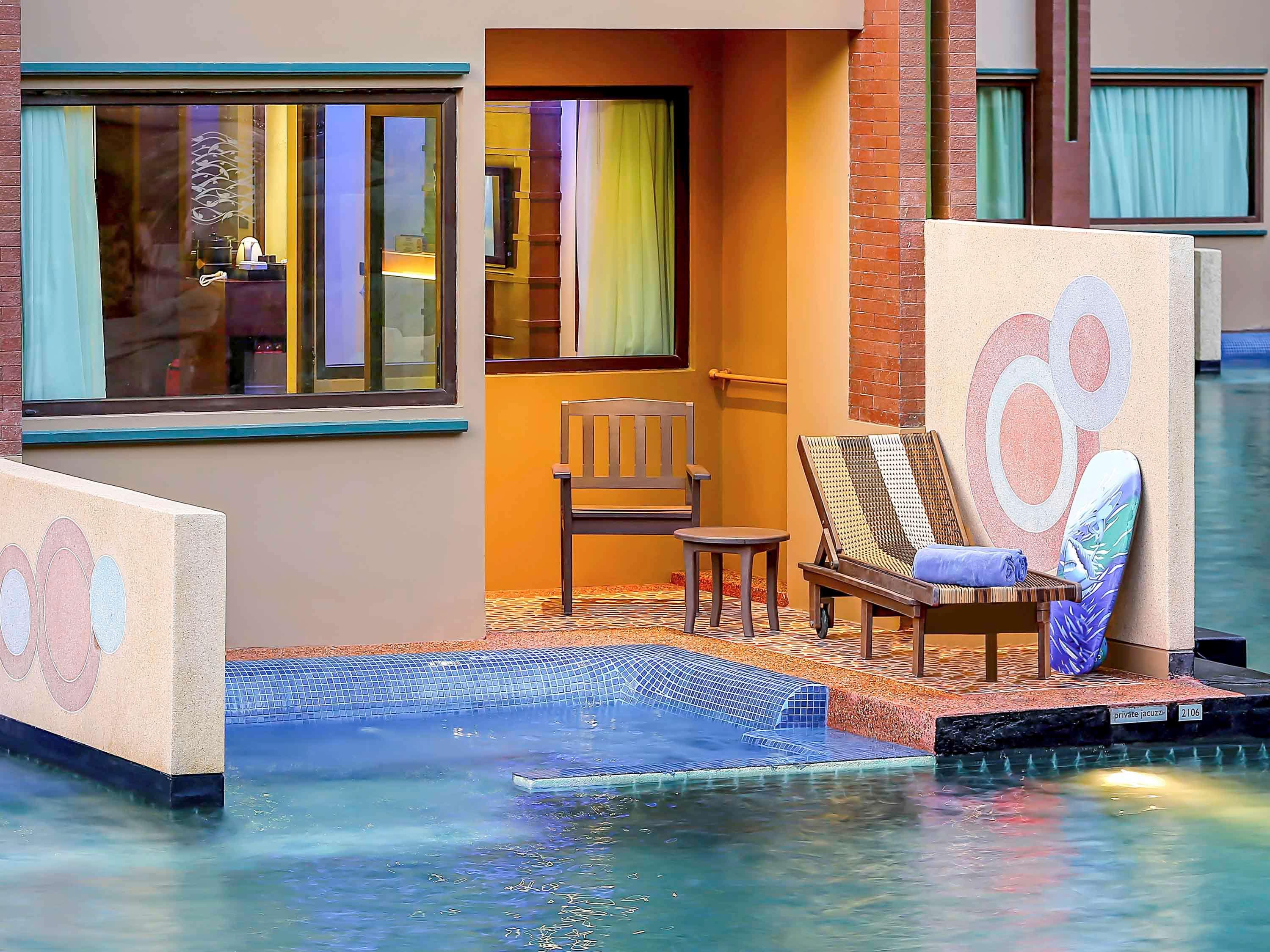 Twin Deluxe Pool View