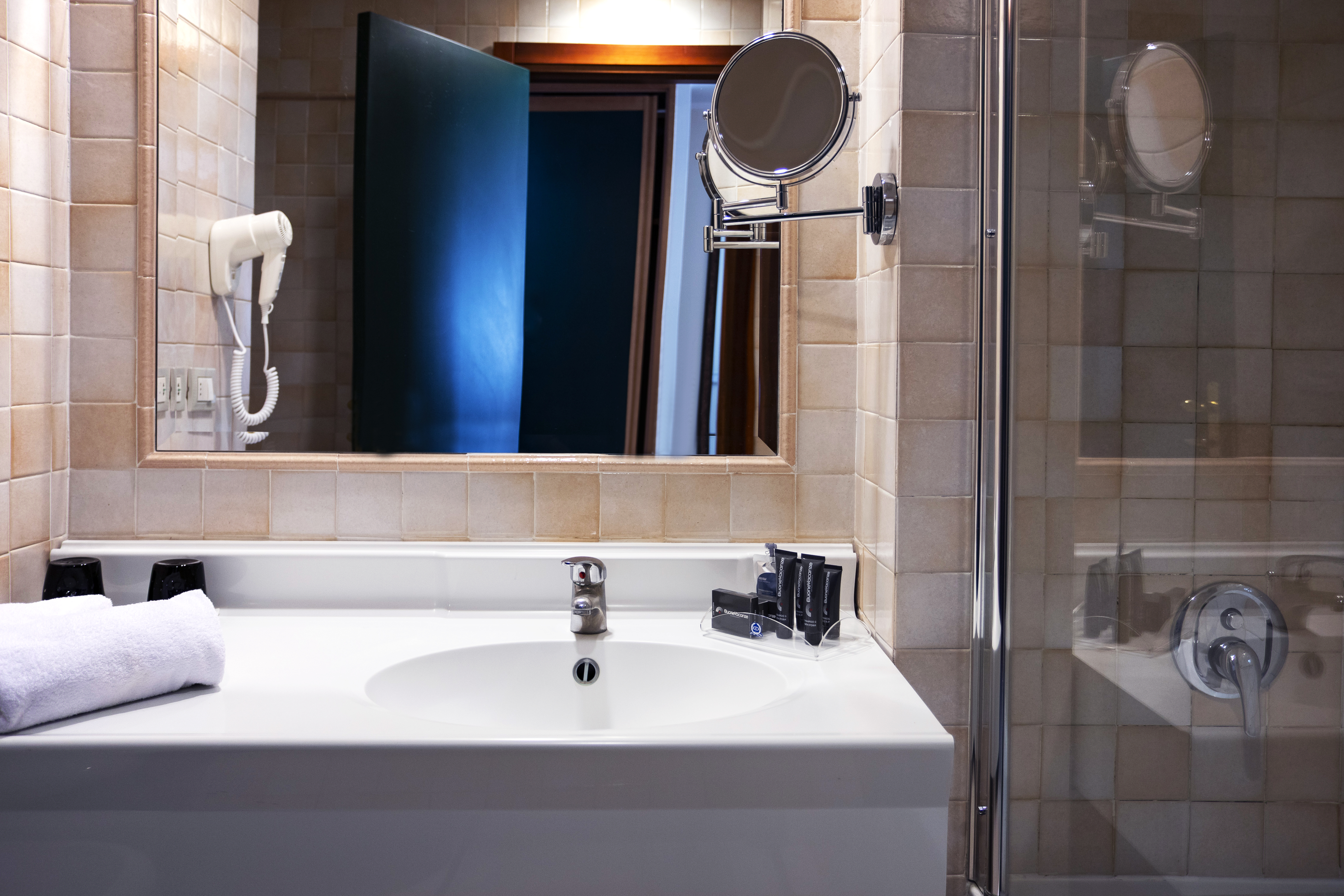 Double Single Executive