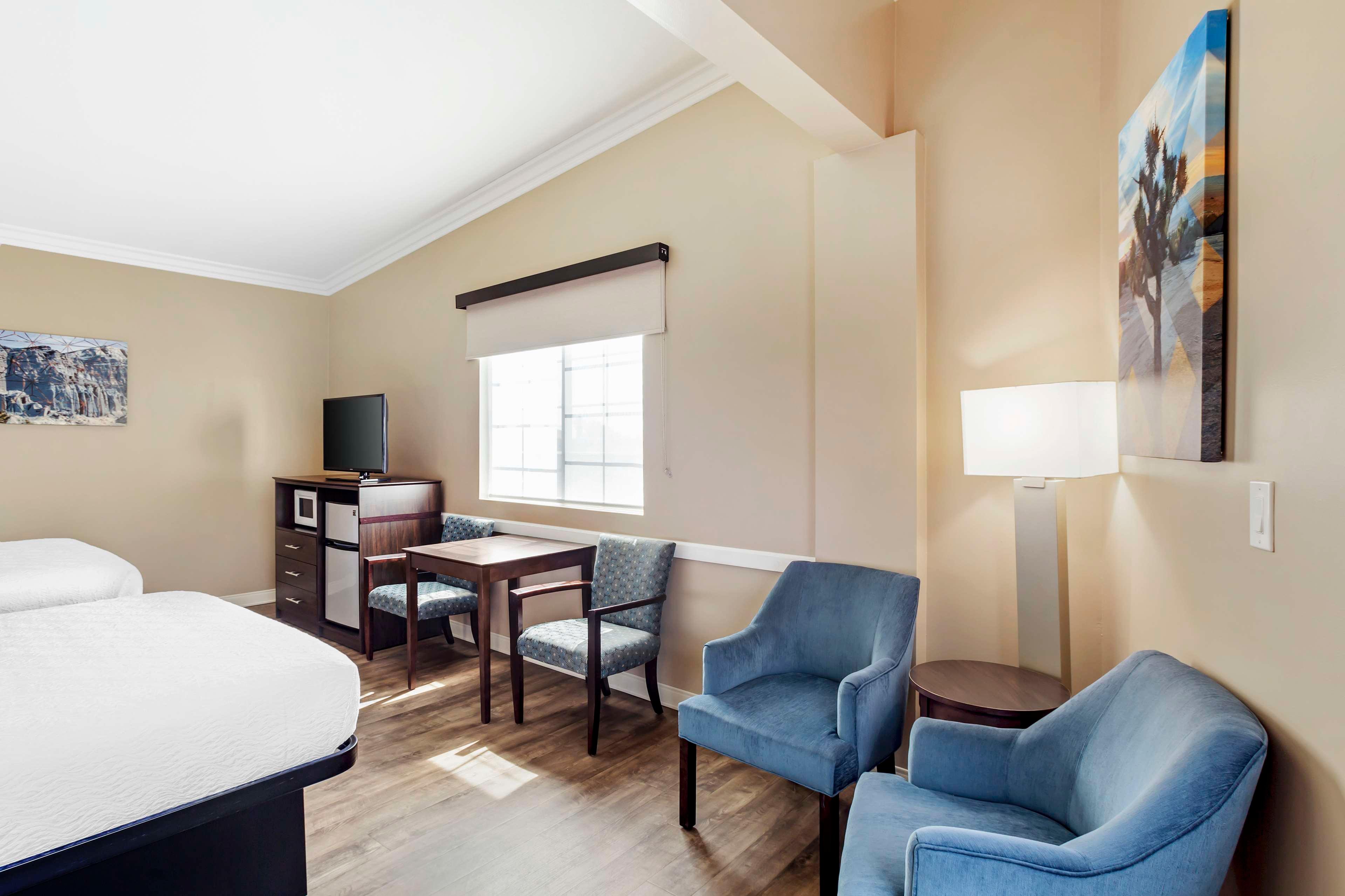 Suite Two Queen Beds Non Smoking