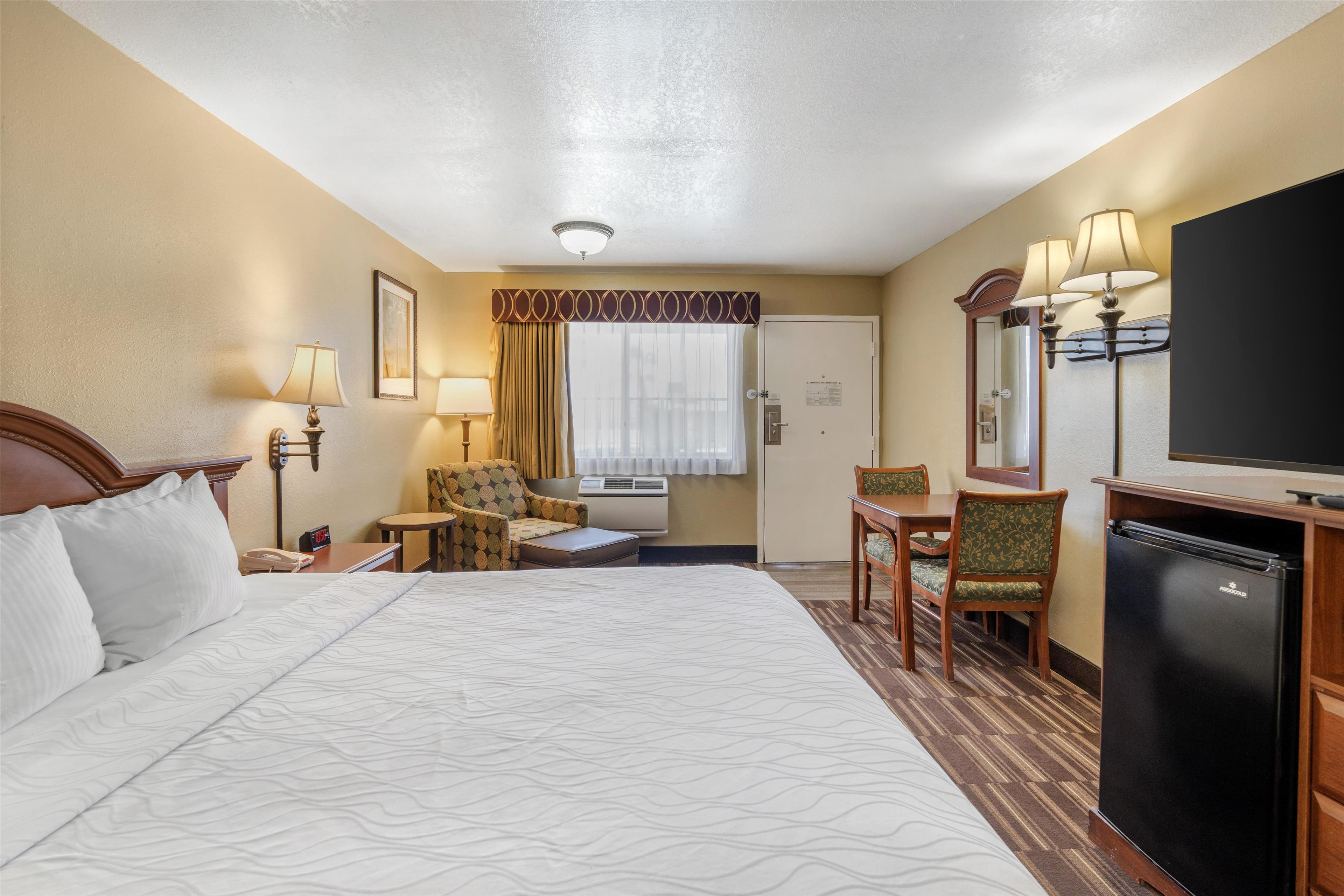 Room King Bed Non Smoking