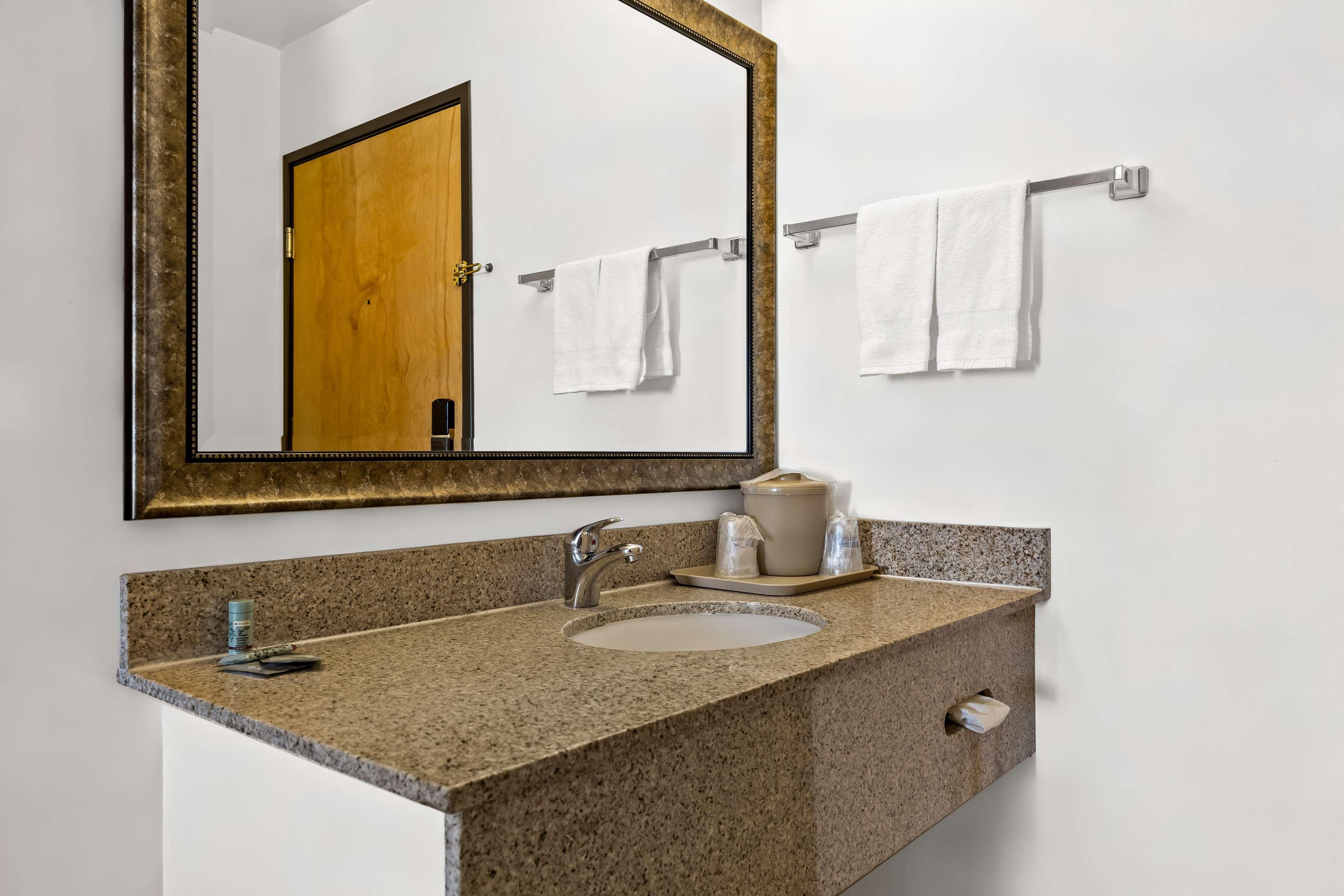 Room King Bed Non Smoking