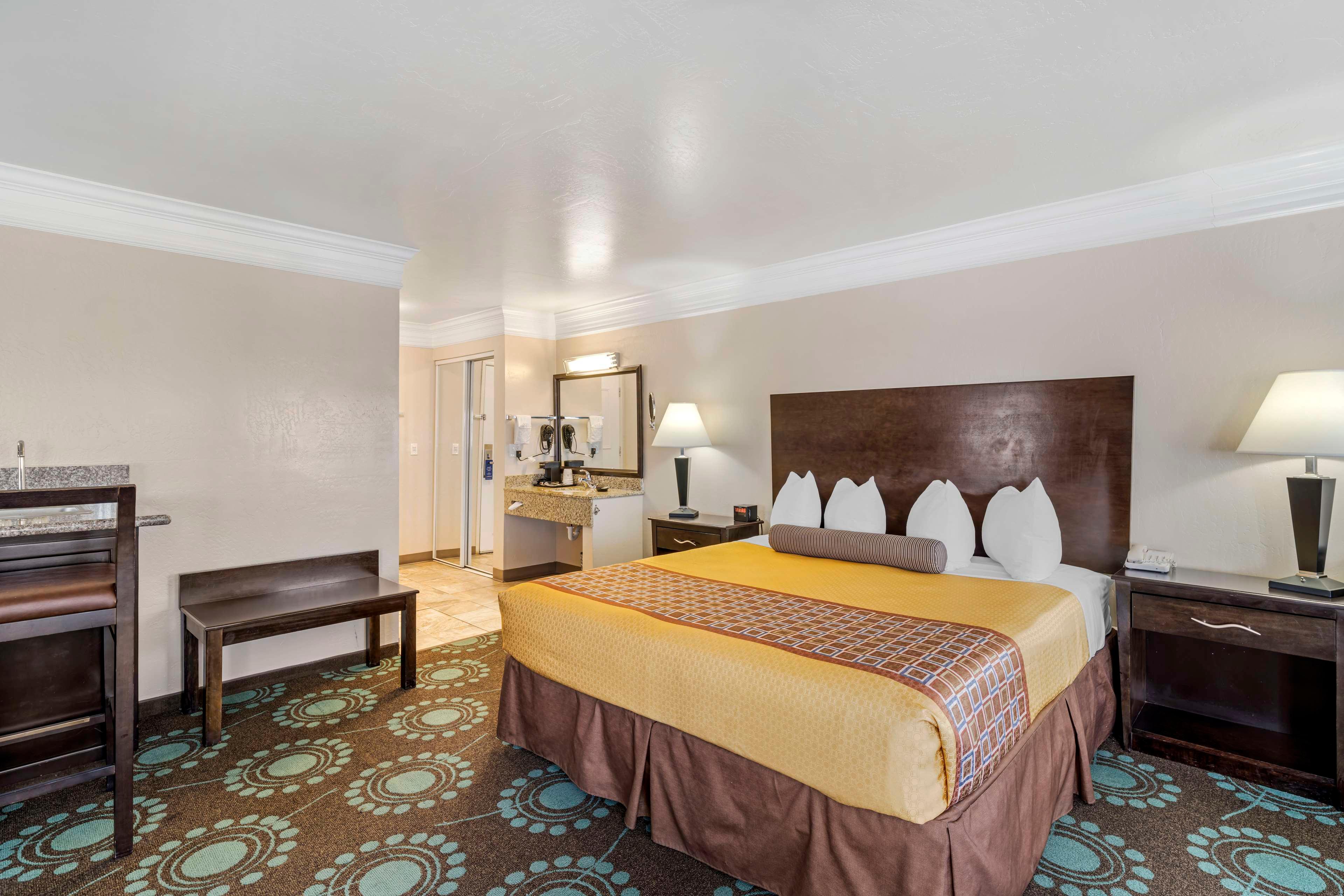 Suite King Size Bed