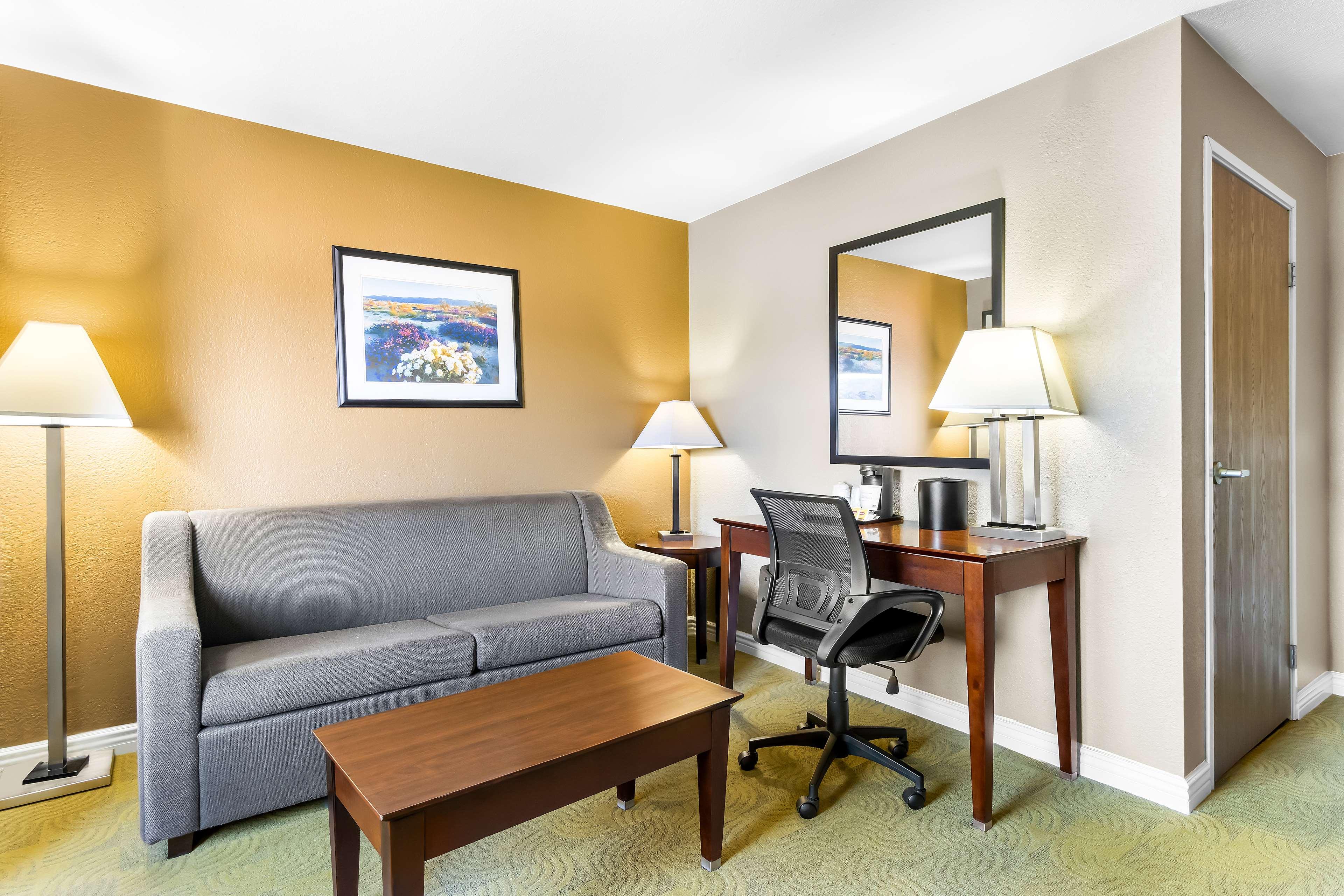 Suite Queen Size Bed