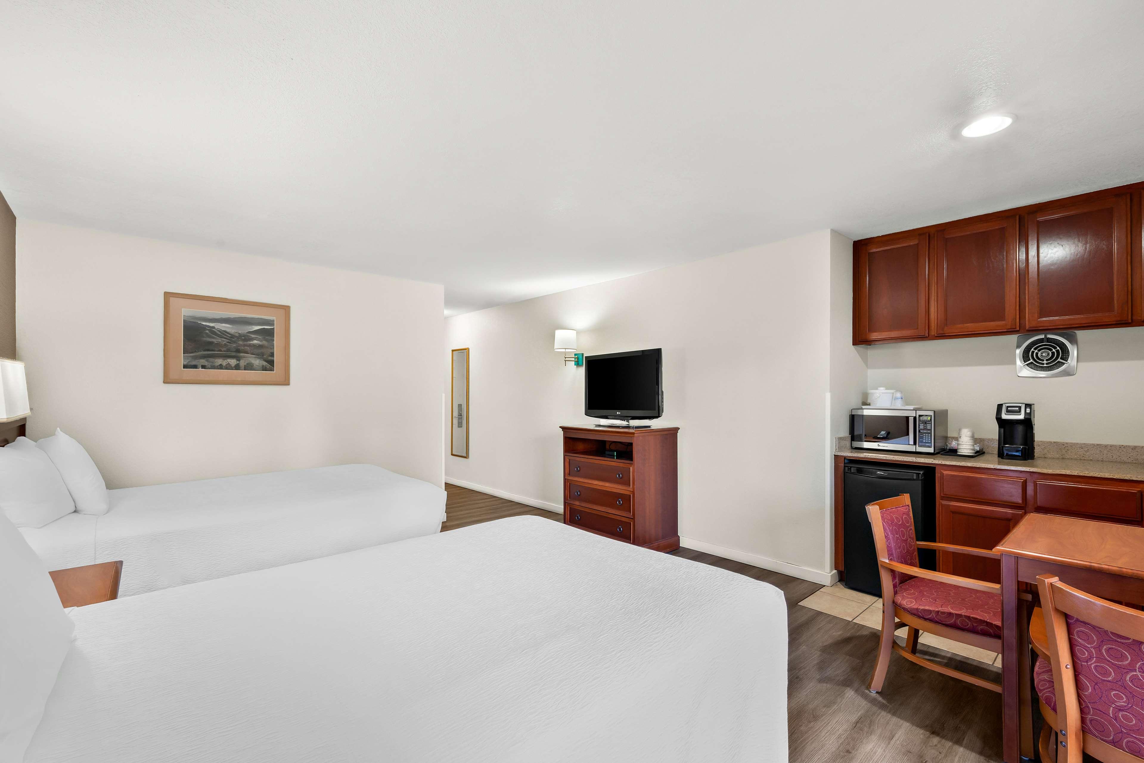 Room Two Double Beds