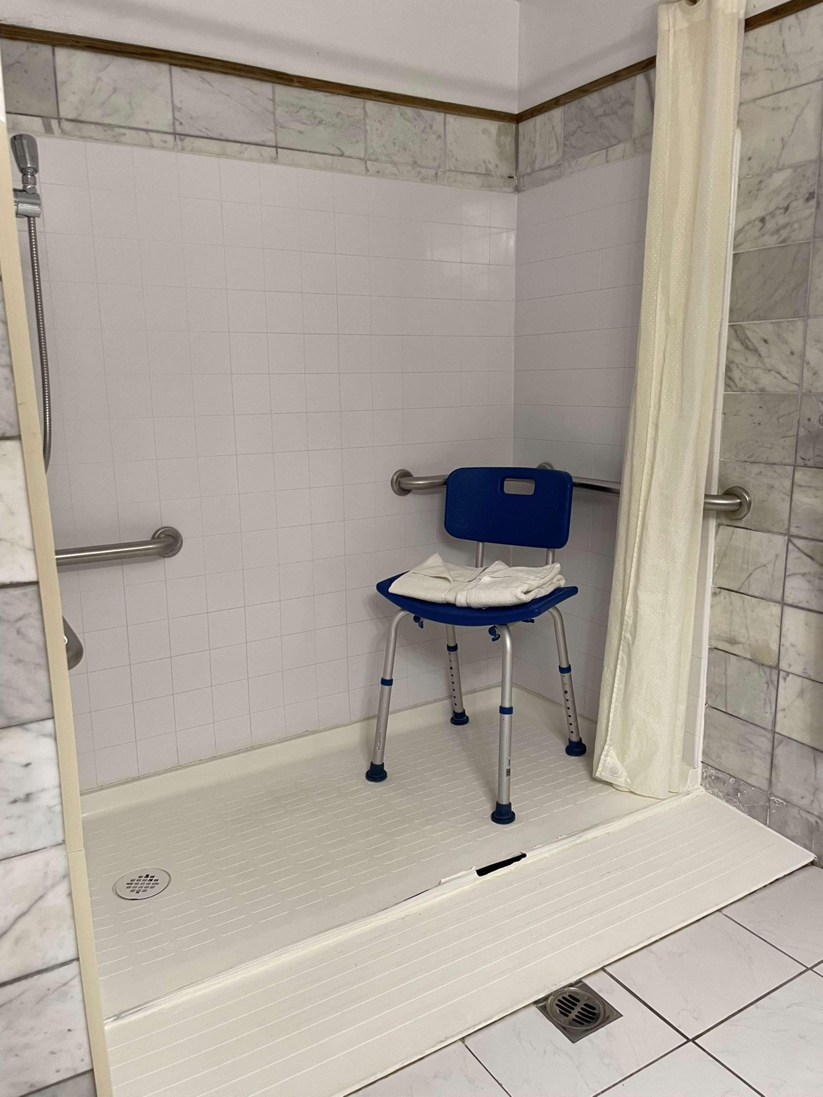 Room Accessible King Size Bed