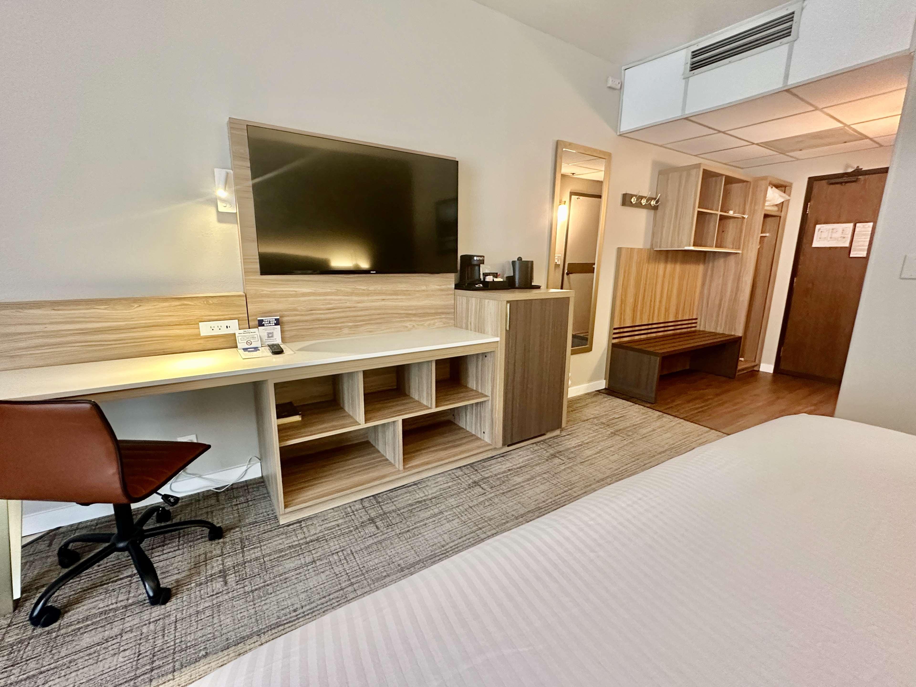 Room Accessible King Size Bed