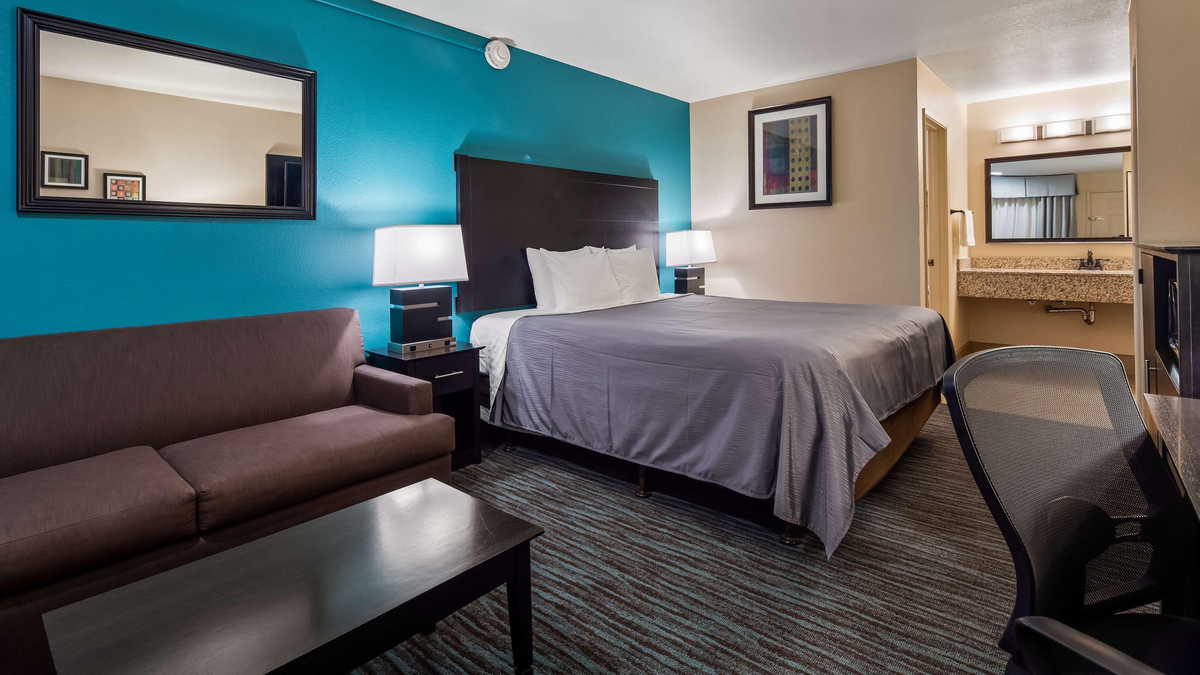 Room Accessible-queen Size Bed