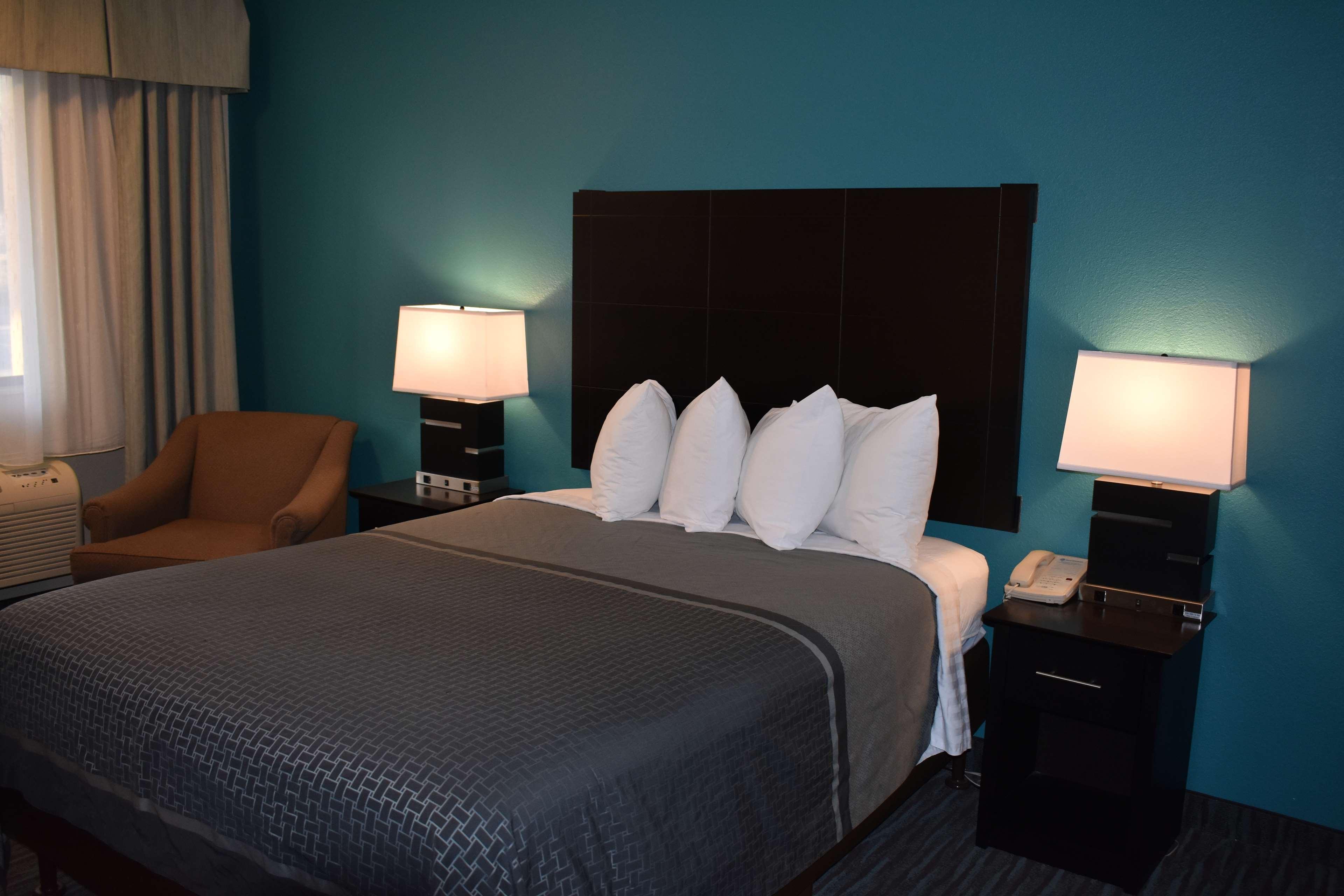 Room Accessible-queen Size Bed