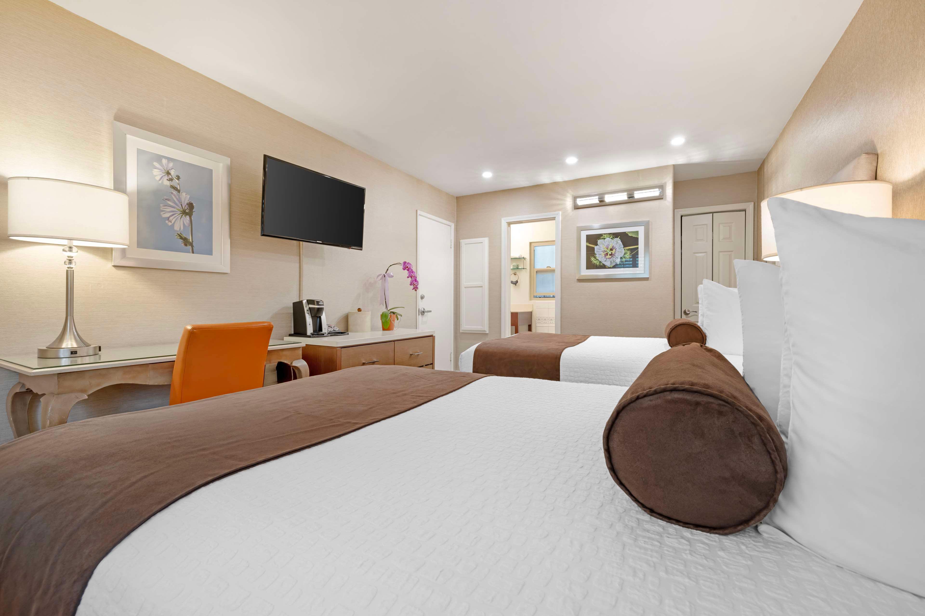 Room Two Double Beds Non Smoking