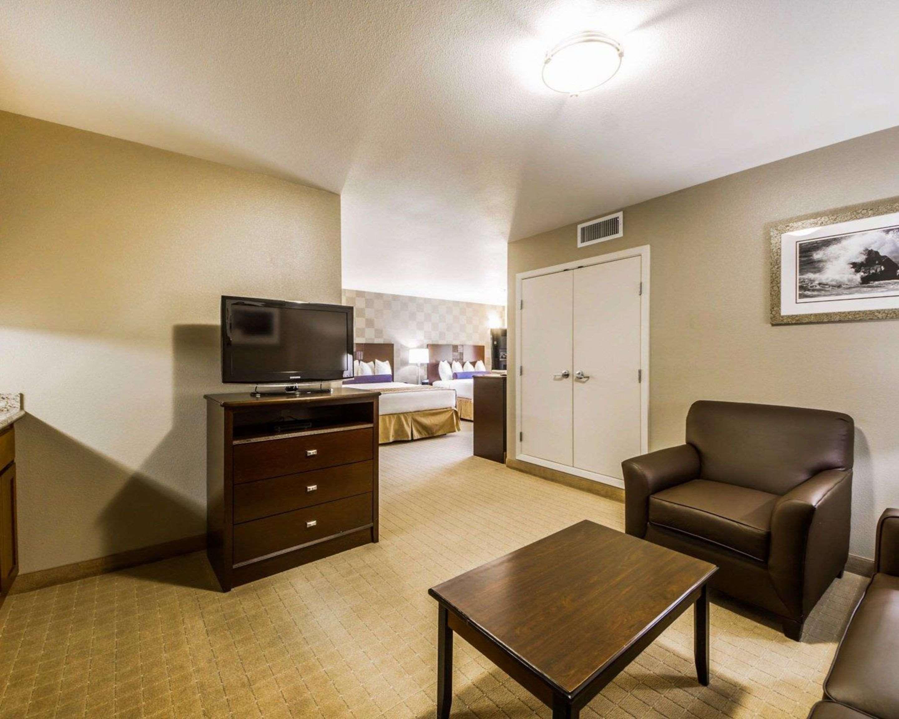 Suite Two Queen Beds Non Smoking