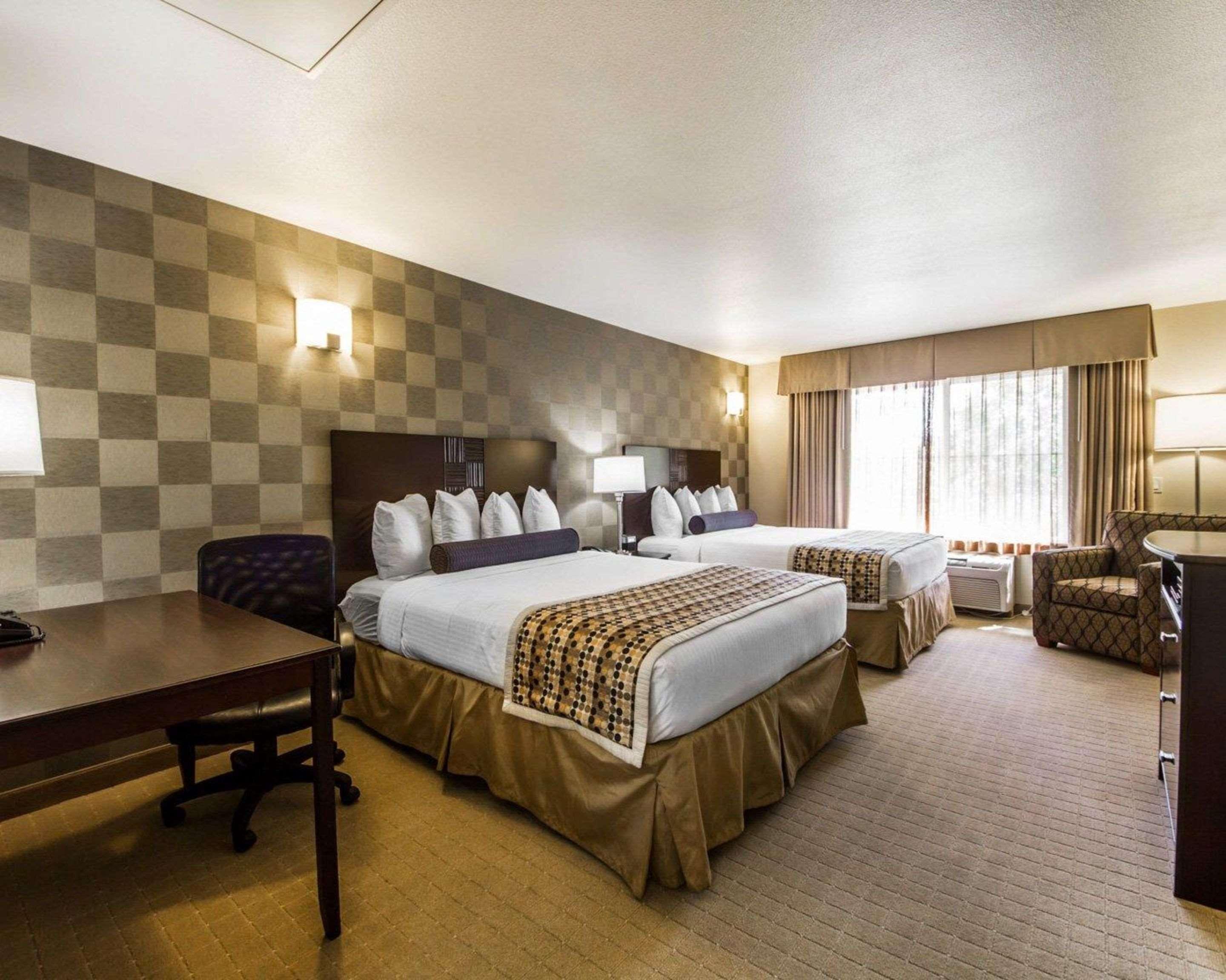 Suite Two Queen Beds Non Smoking