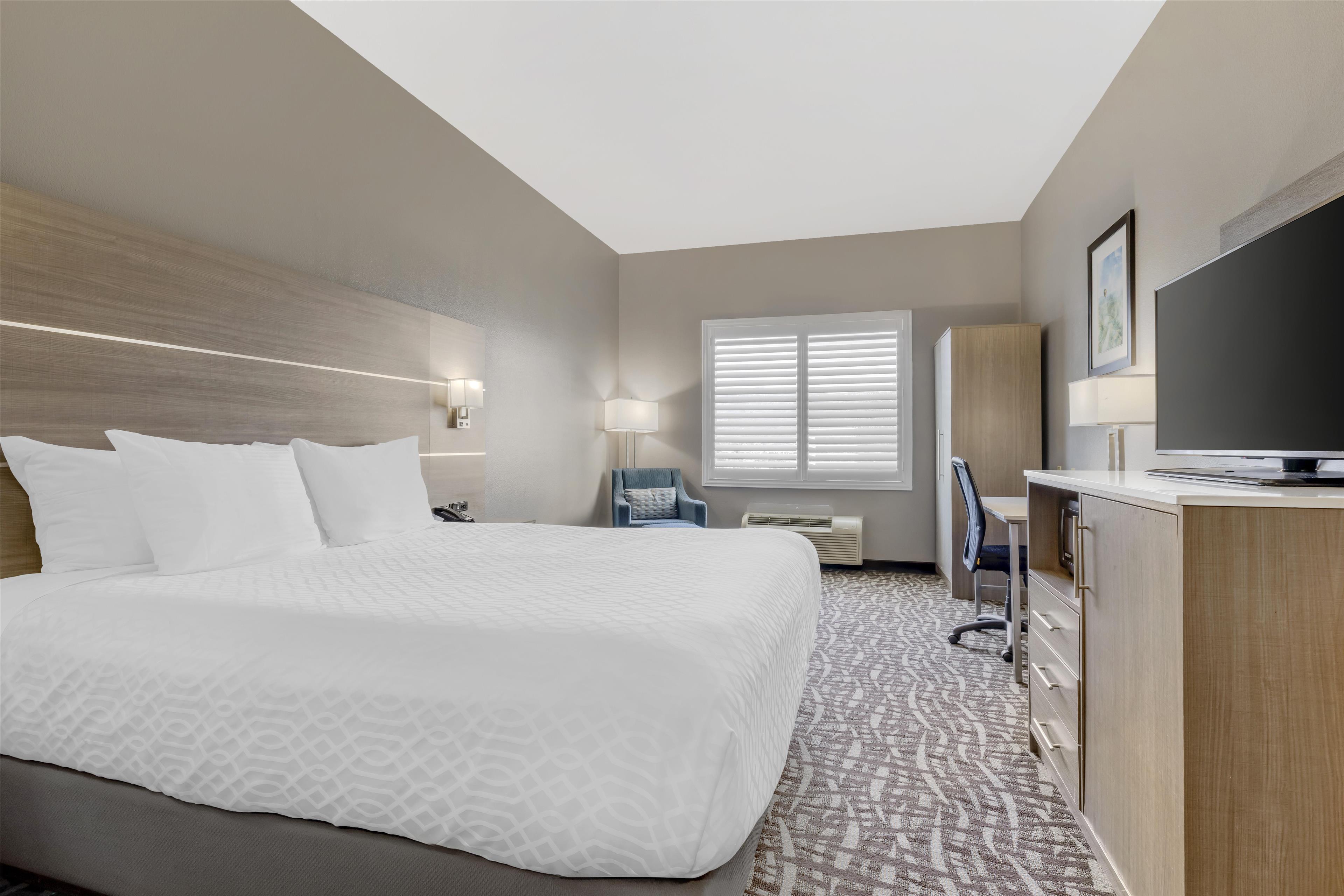 Double King Bed with Jacuzzi