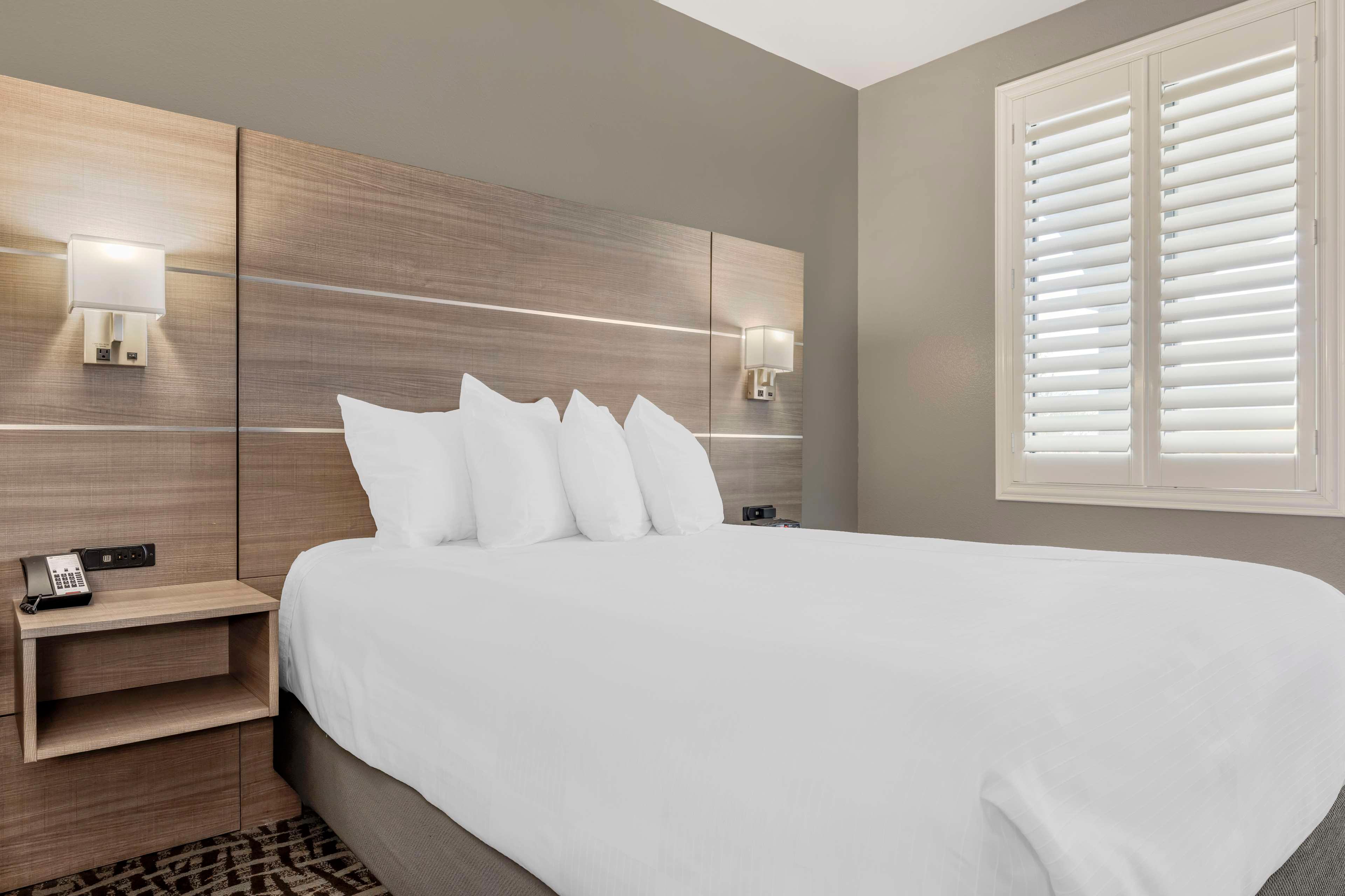 Double Accessible-queen Size Bed