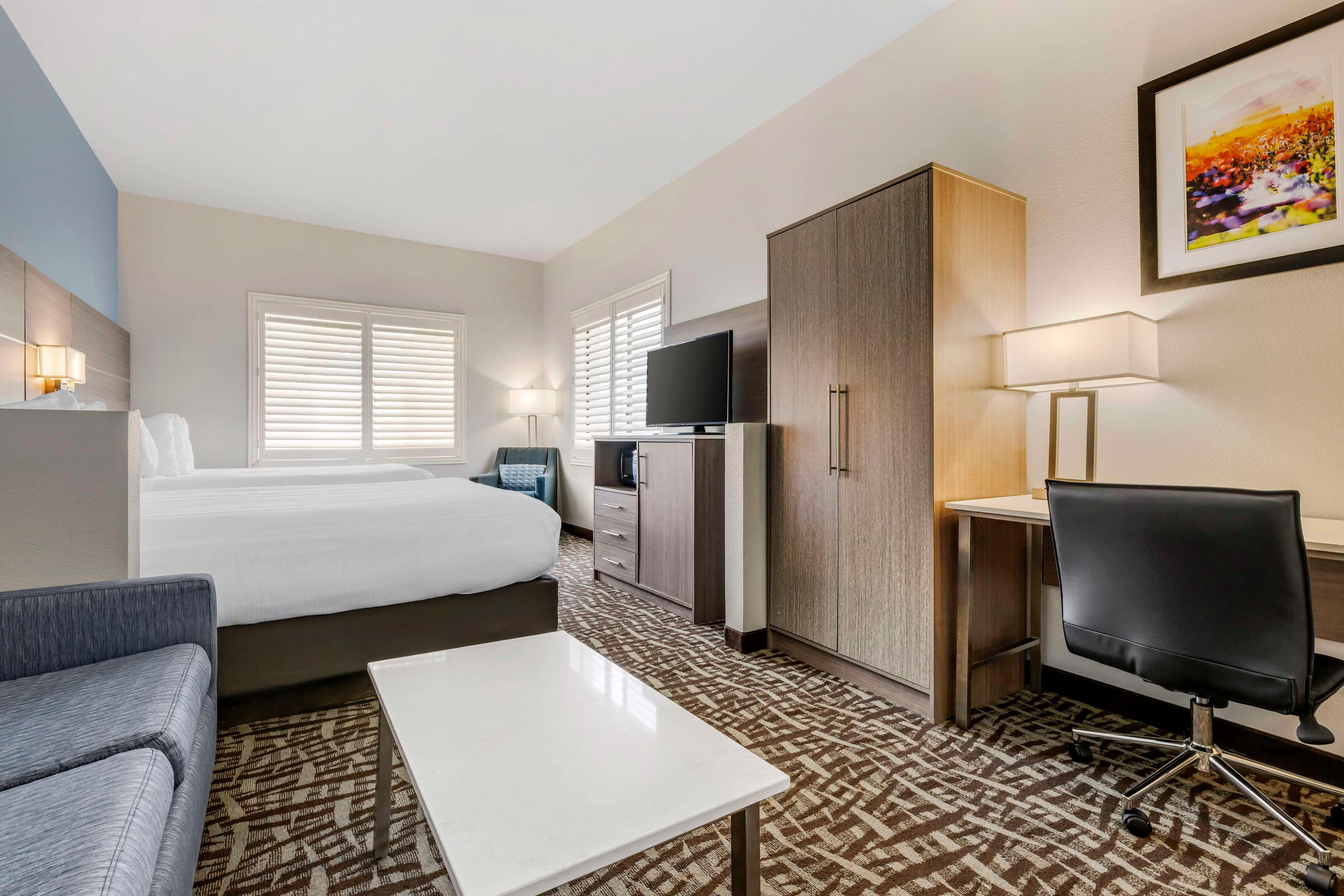 Suite Two Queen Beds Non Smoking