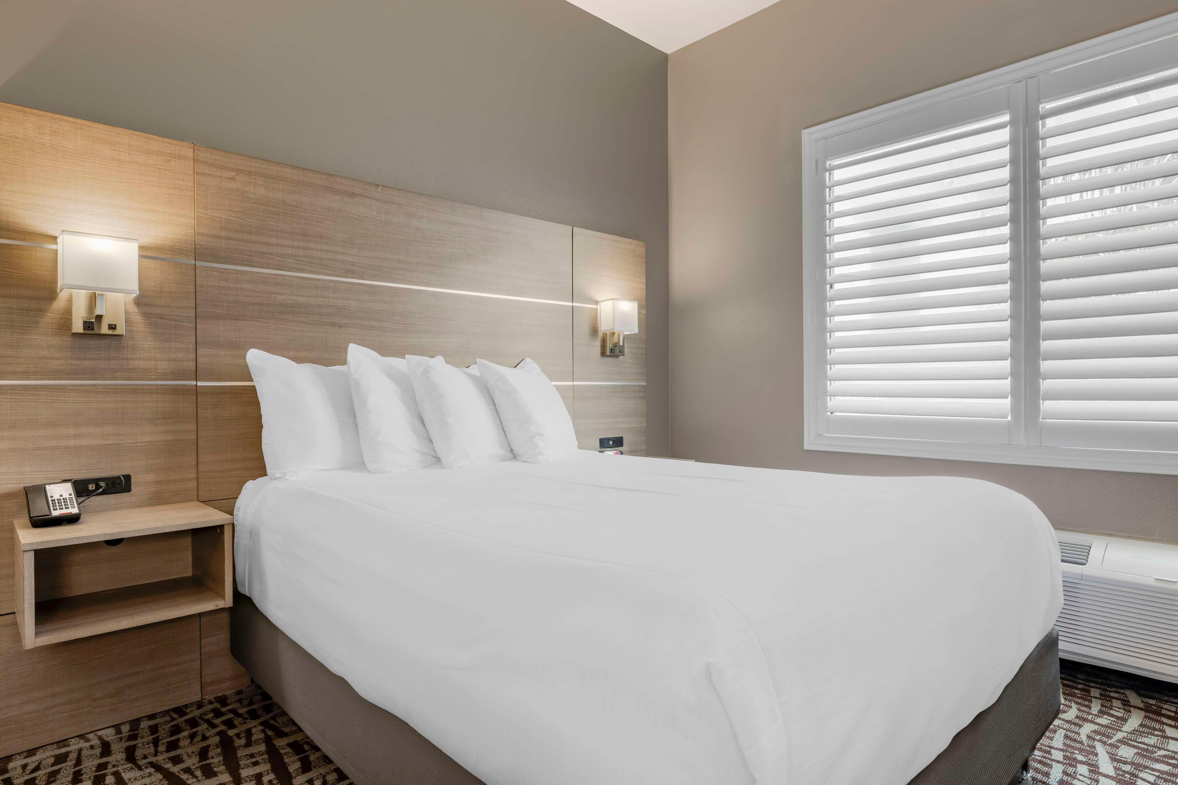 Double Queen Bed Non Smoking