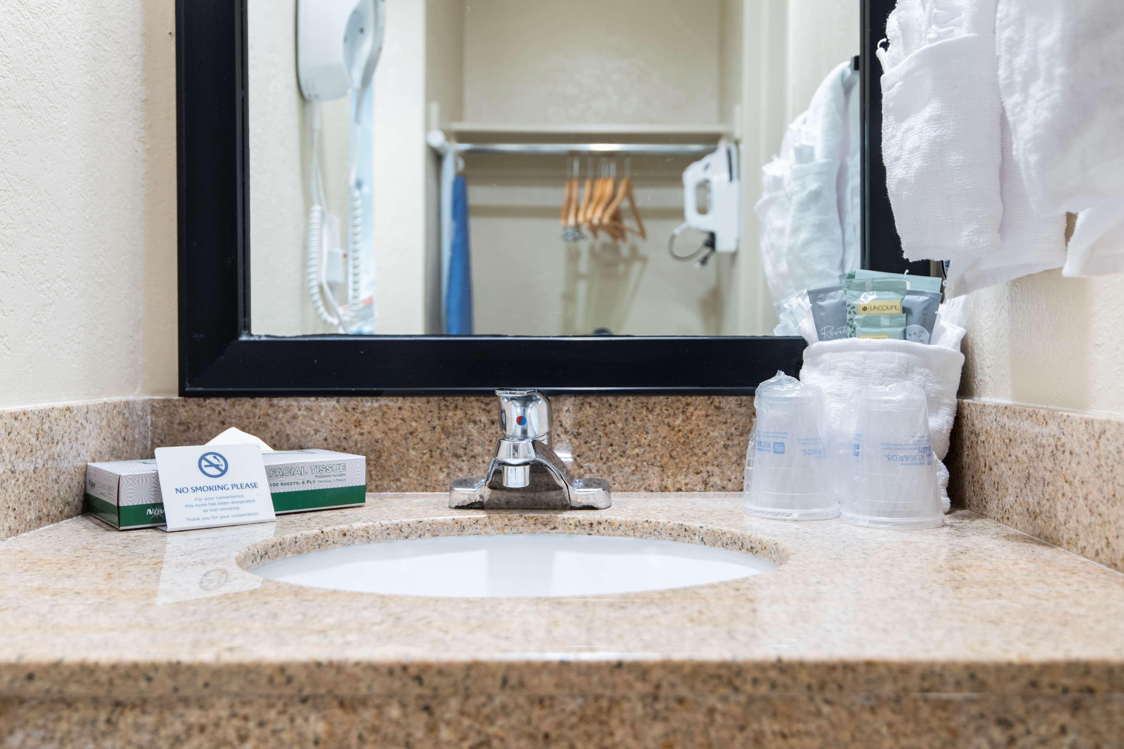 Room King Bed Non Smoking