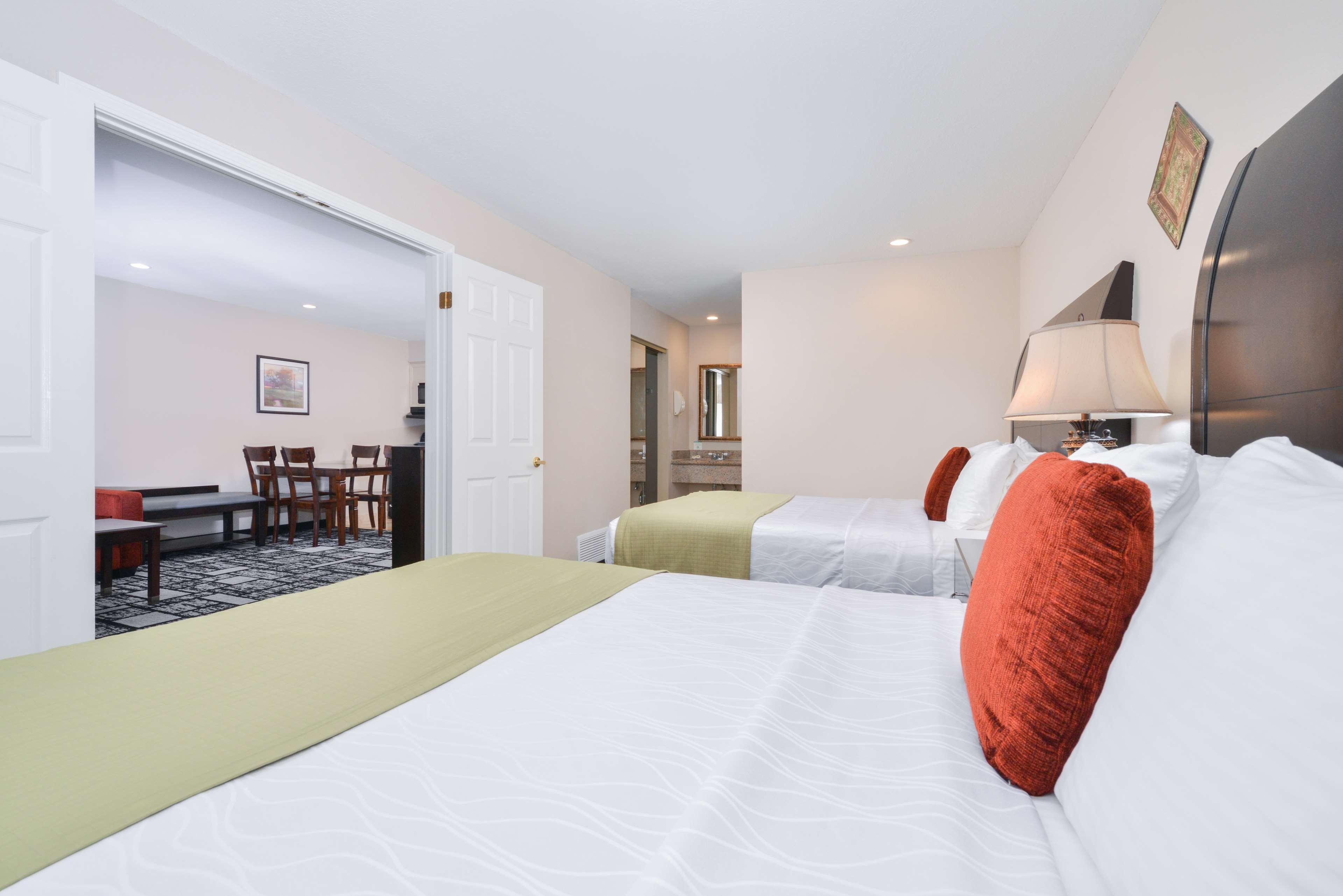 Suite Two Queen Beds