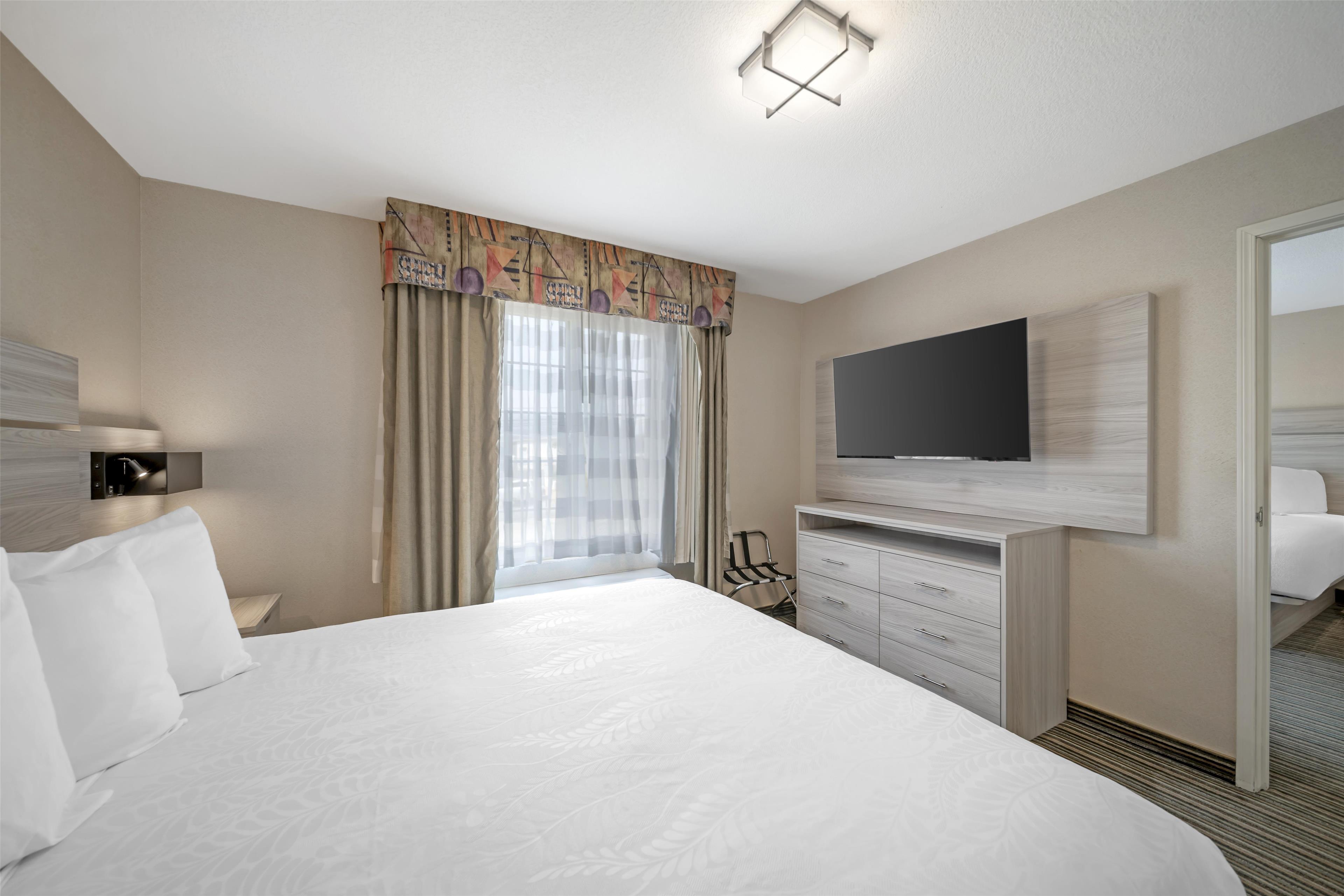 Family Room Capacity 6