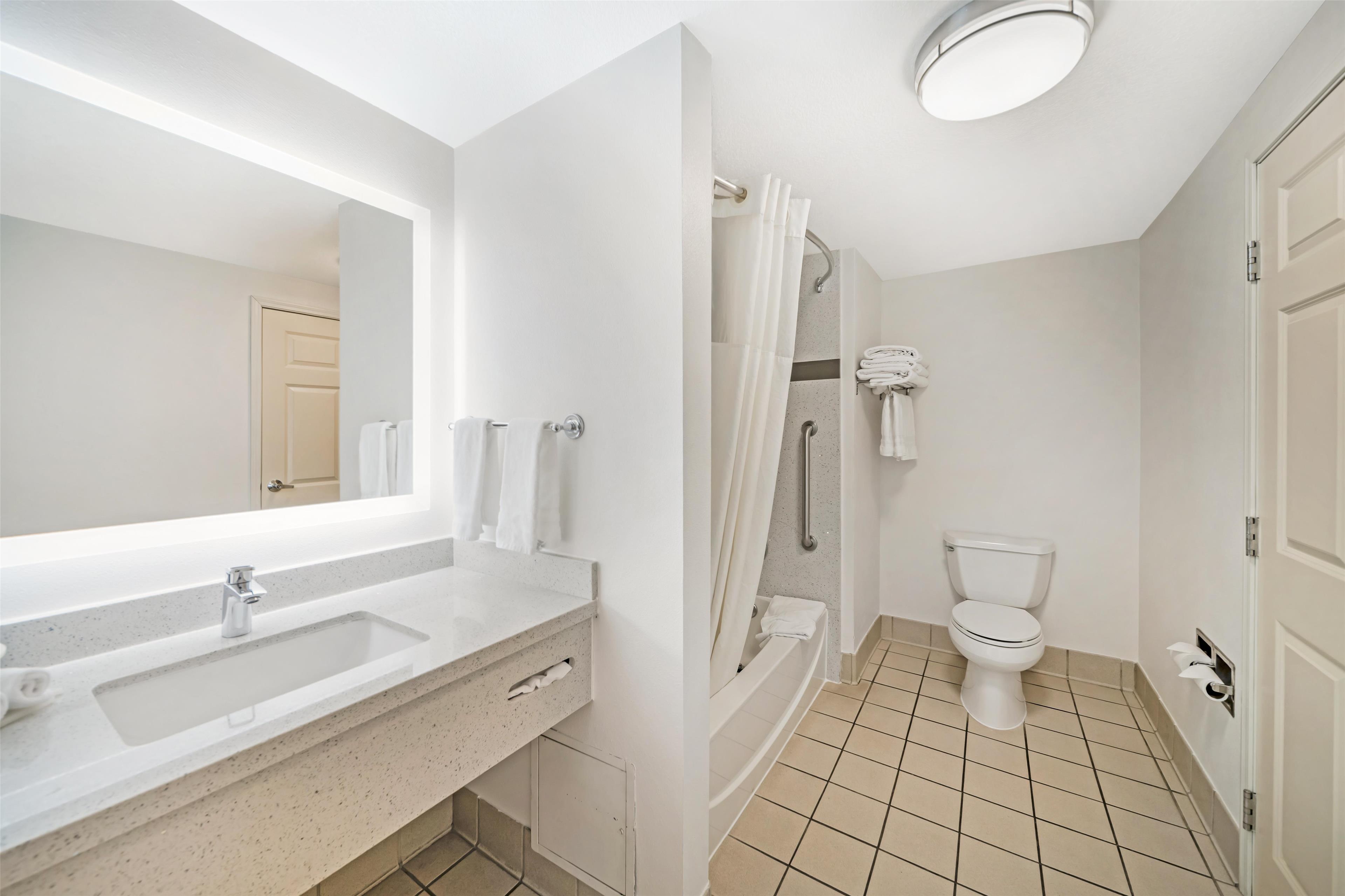 Family Room Capacity 6