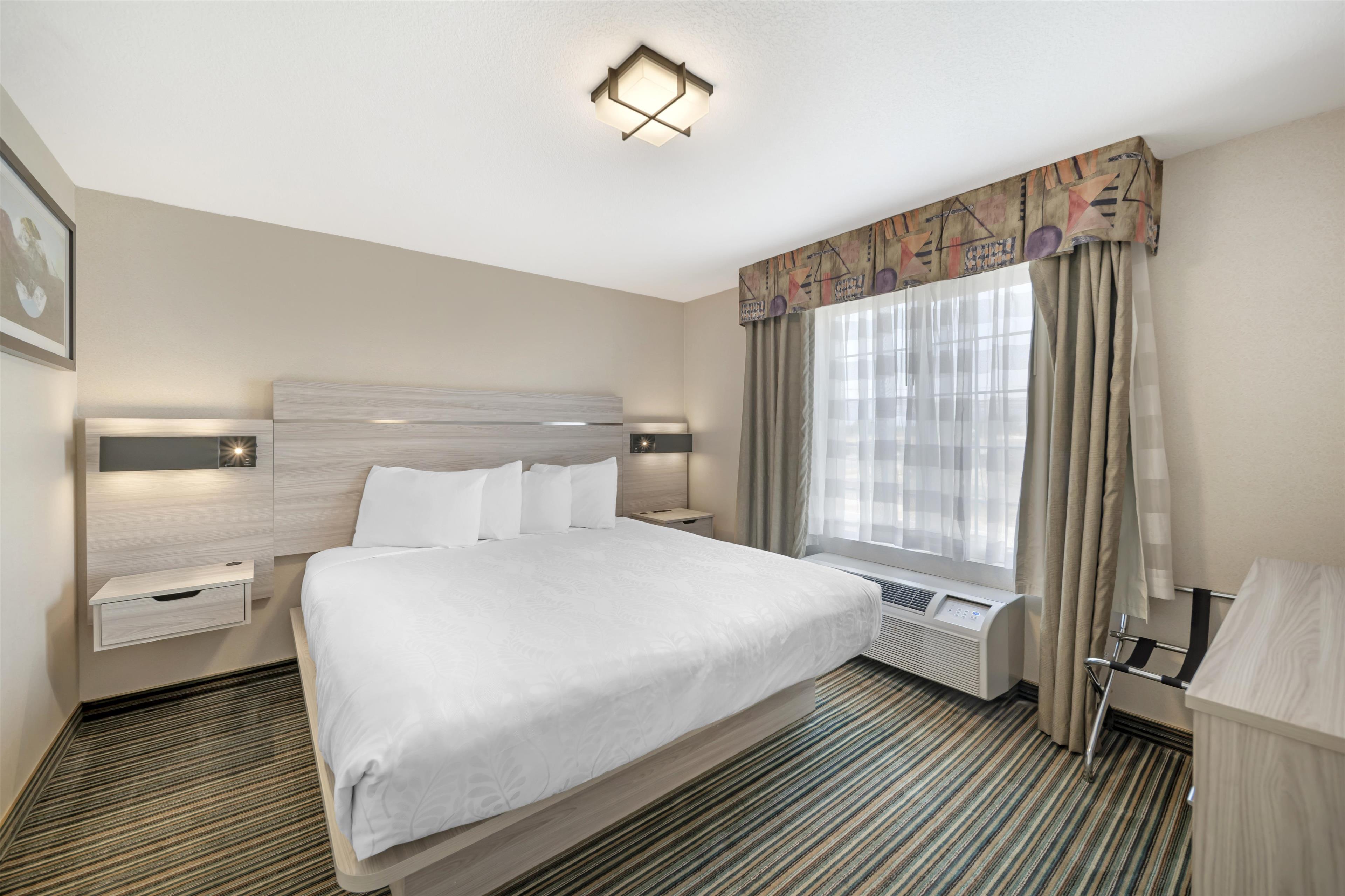 Family Room Capacity 6