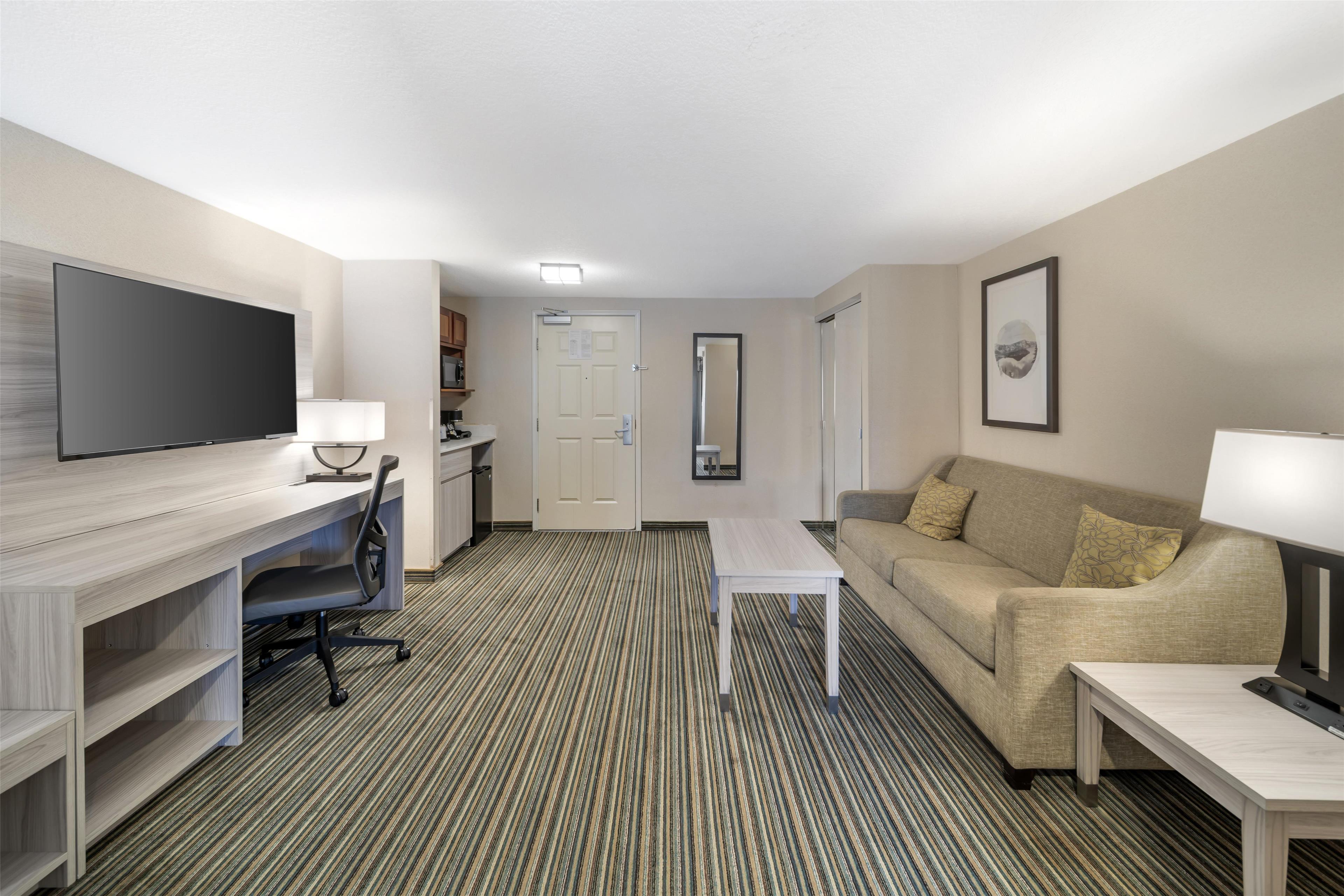 Family Room Capacity 6