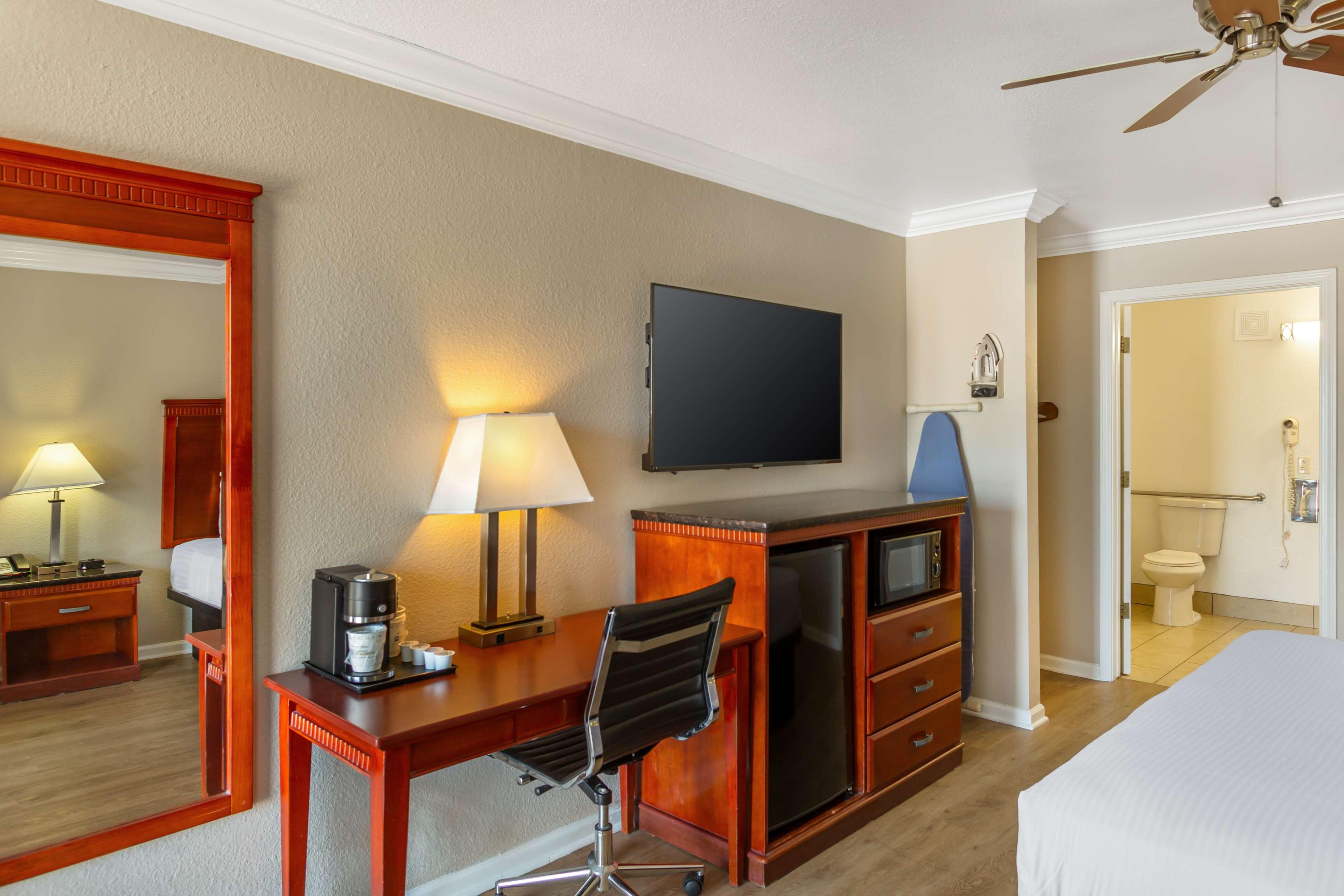 Room King Bed Non Smoking