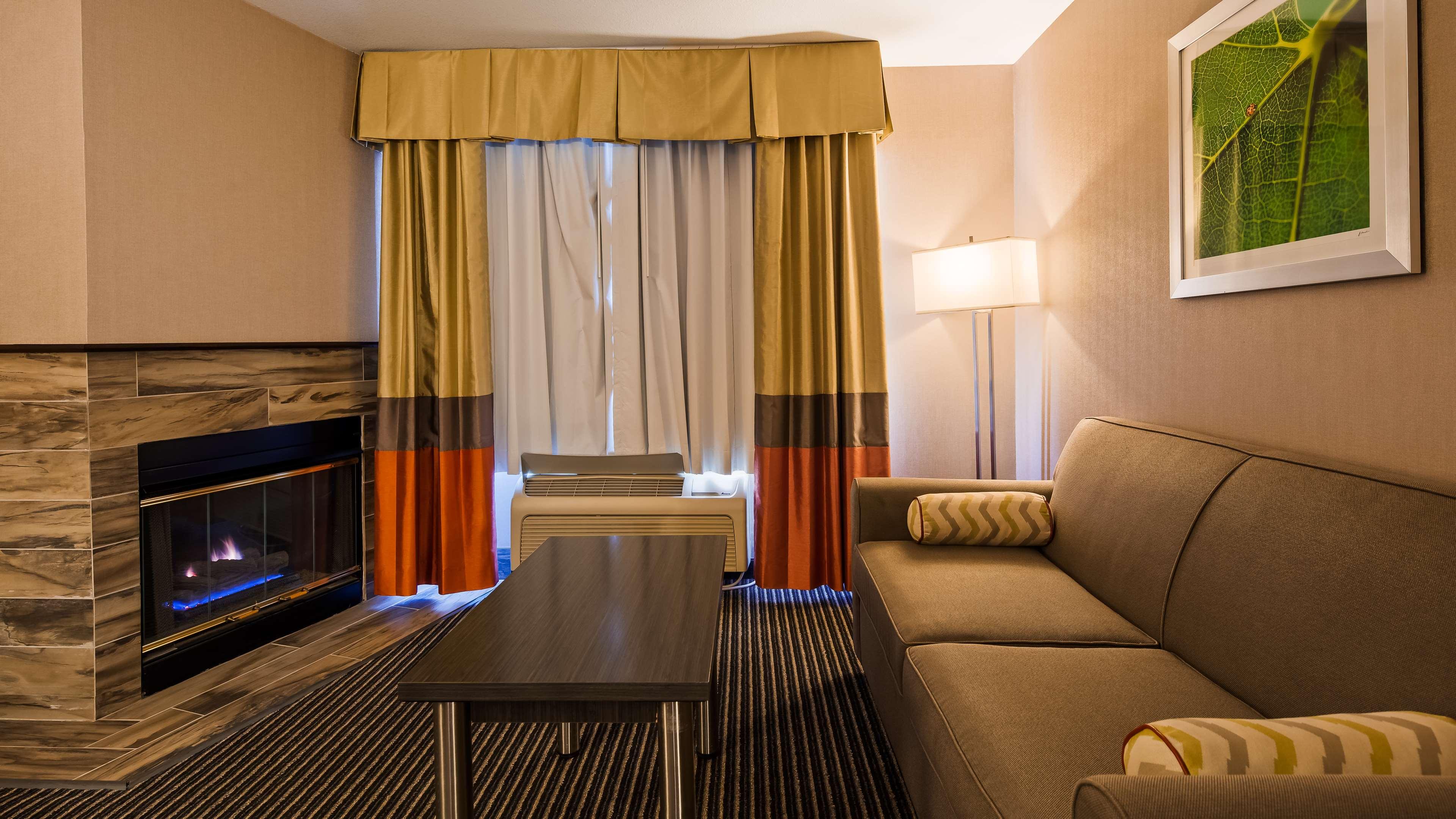 Suite King Bed with Jacuzzi