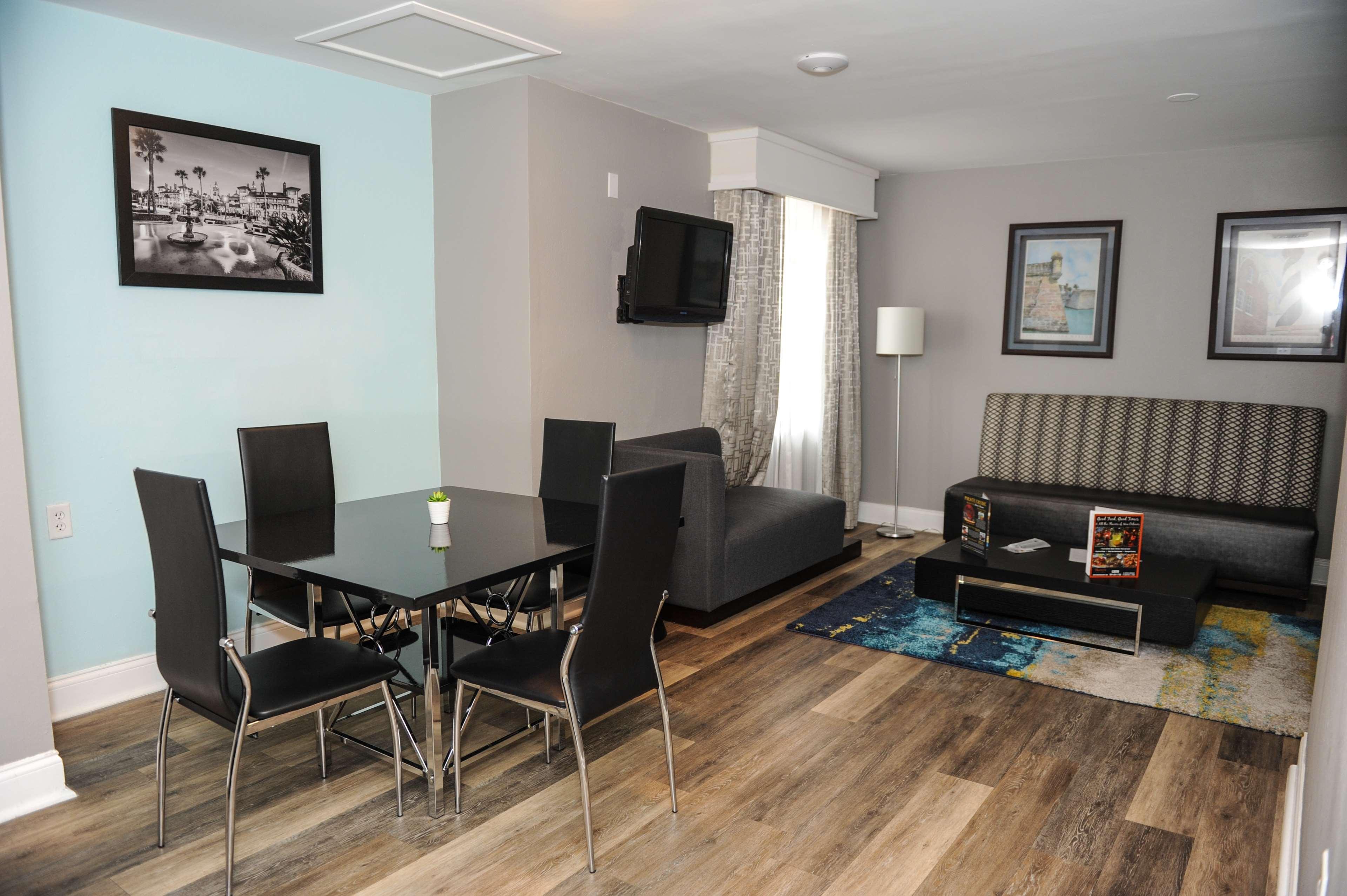 Suite Two Queen Beds Non Smoking