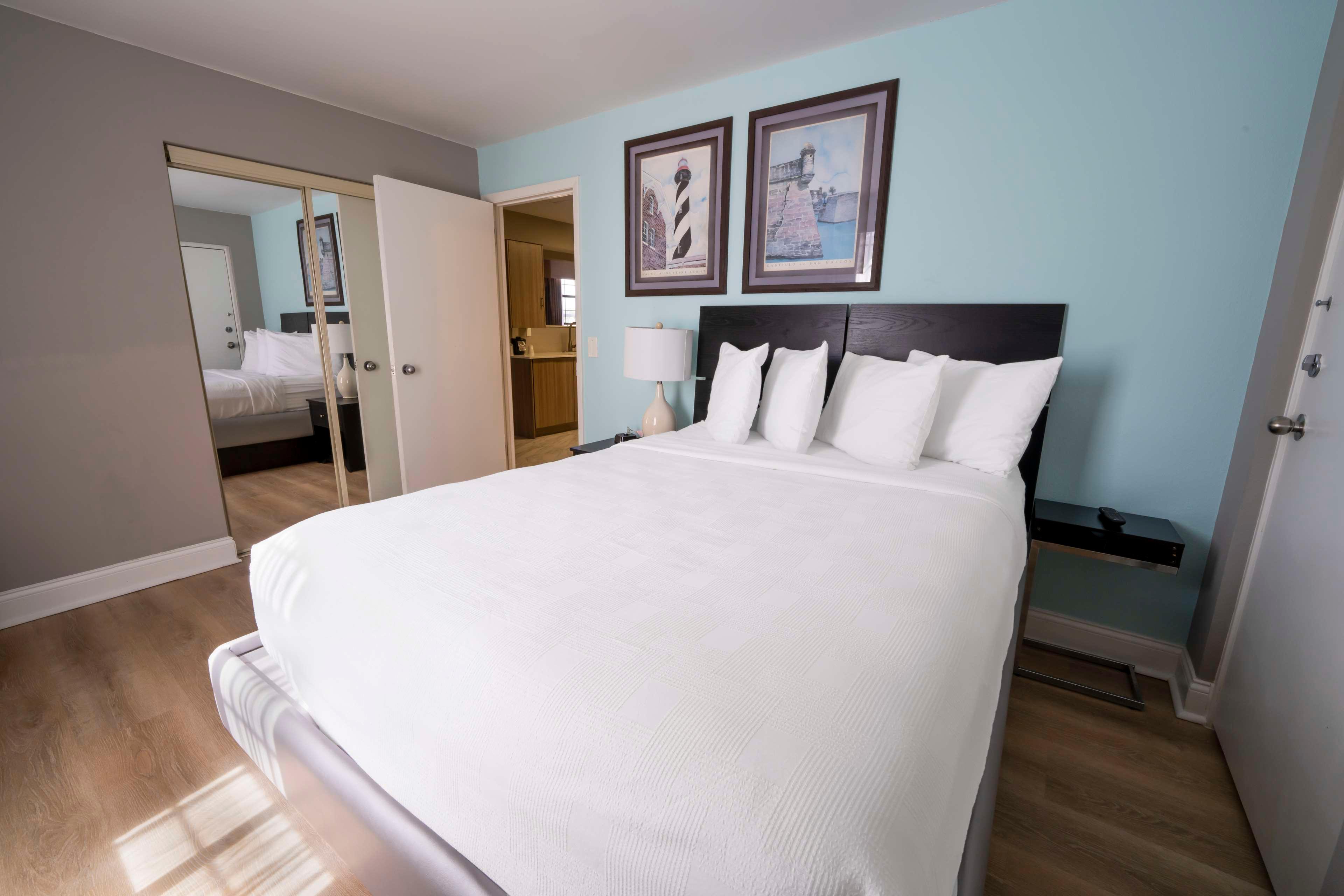 Suite Two Queen Beds Non Smoking