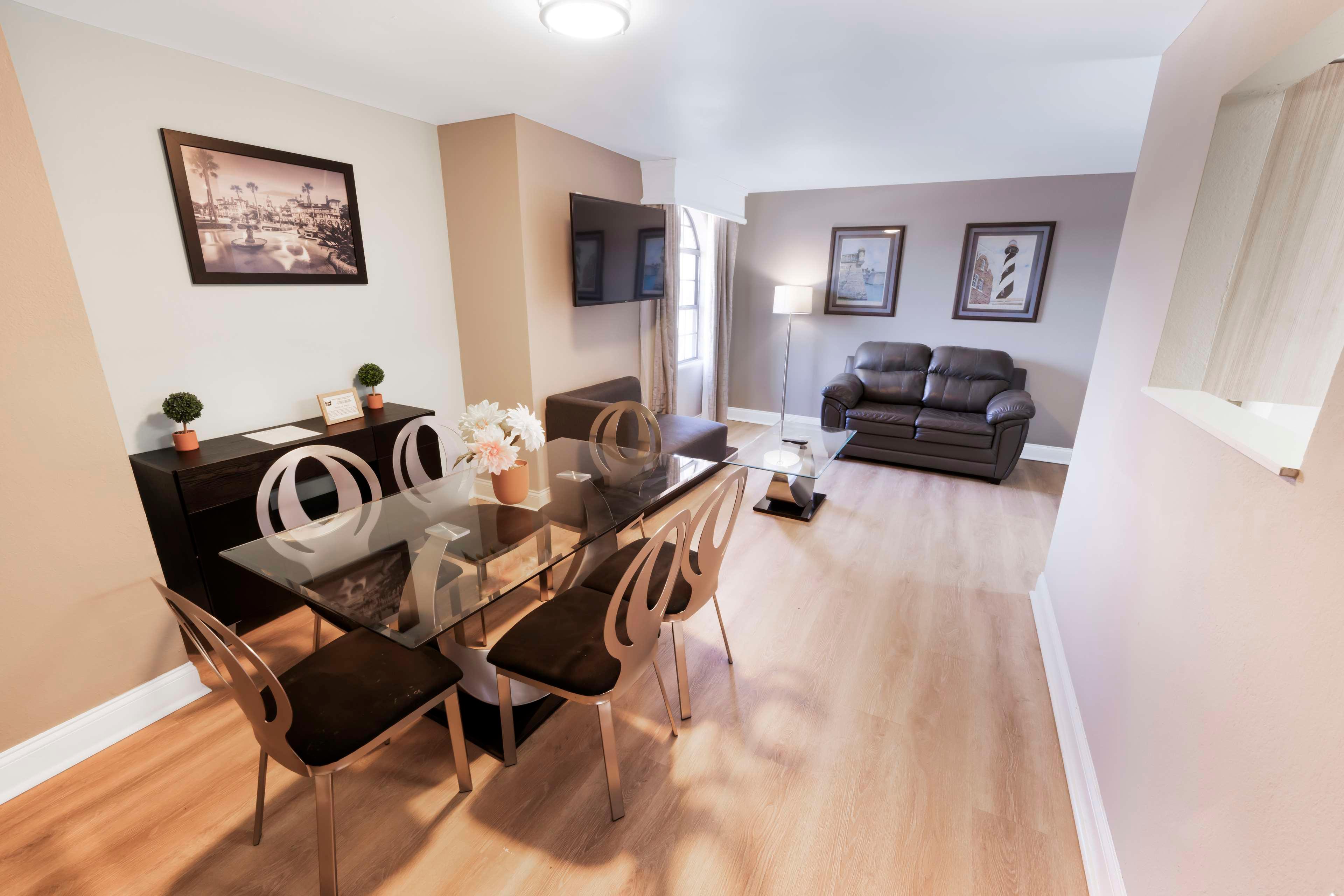 Suite Two Queen Beds Non Smoking